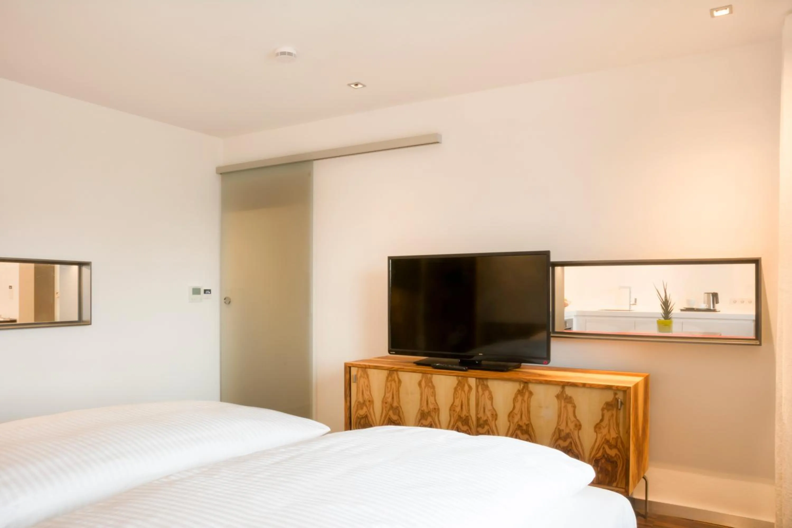 Bedroom, Bed in Hotel Rommel