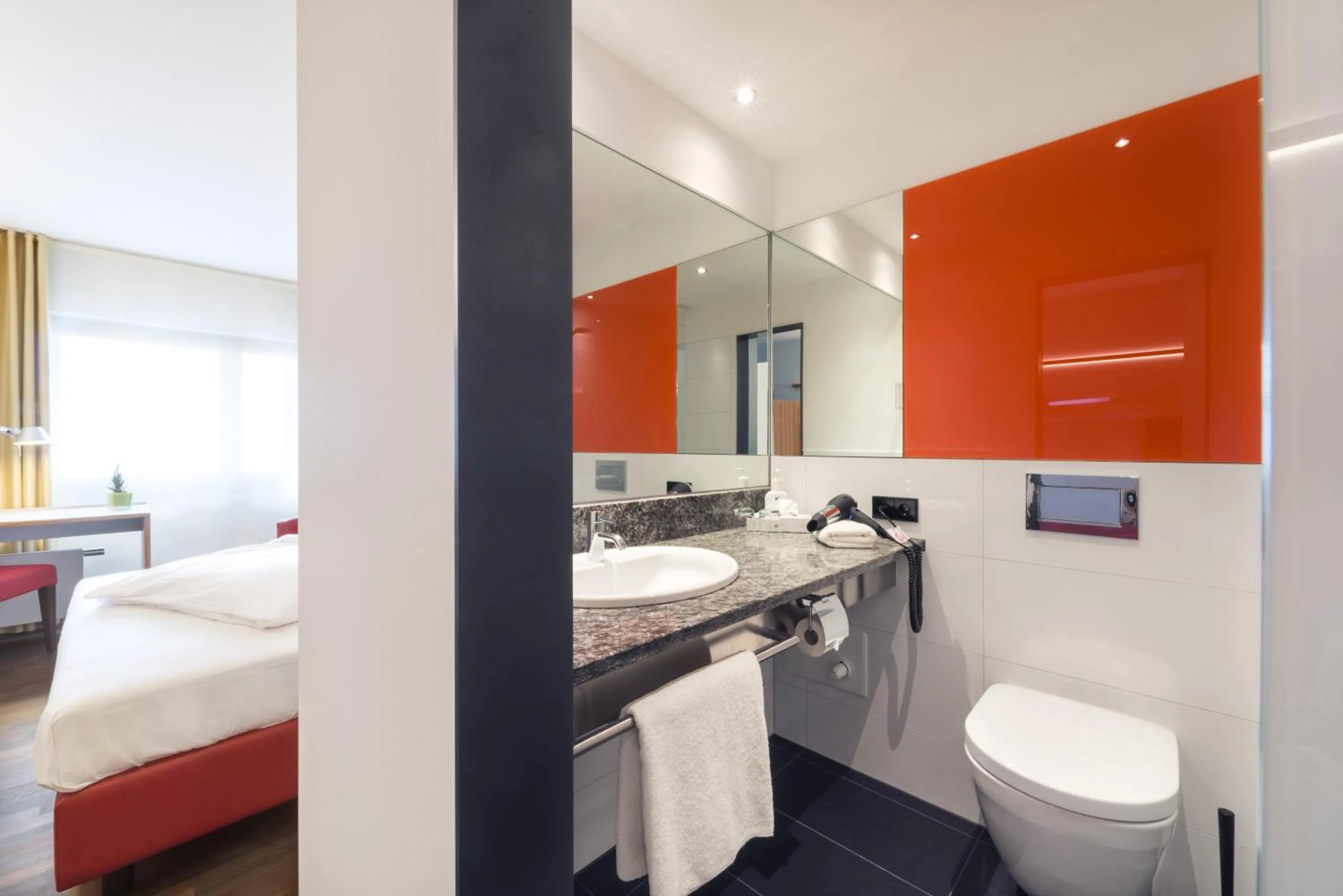 Bathroom, Bed in Hotel Rommel