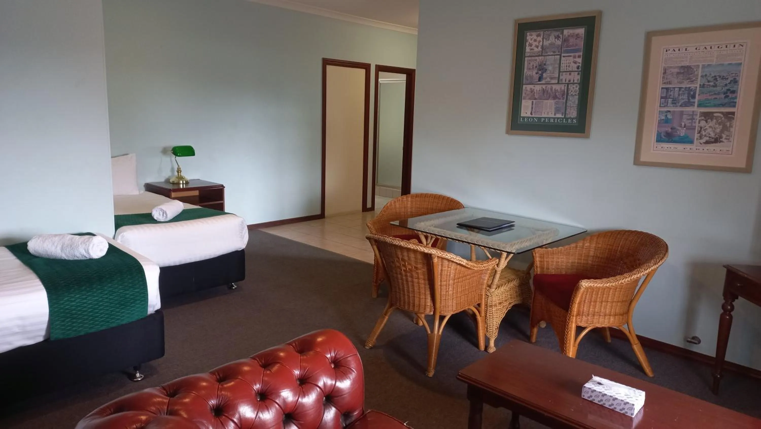 Queen Room with Two Single Beds  in Margaret River Motel