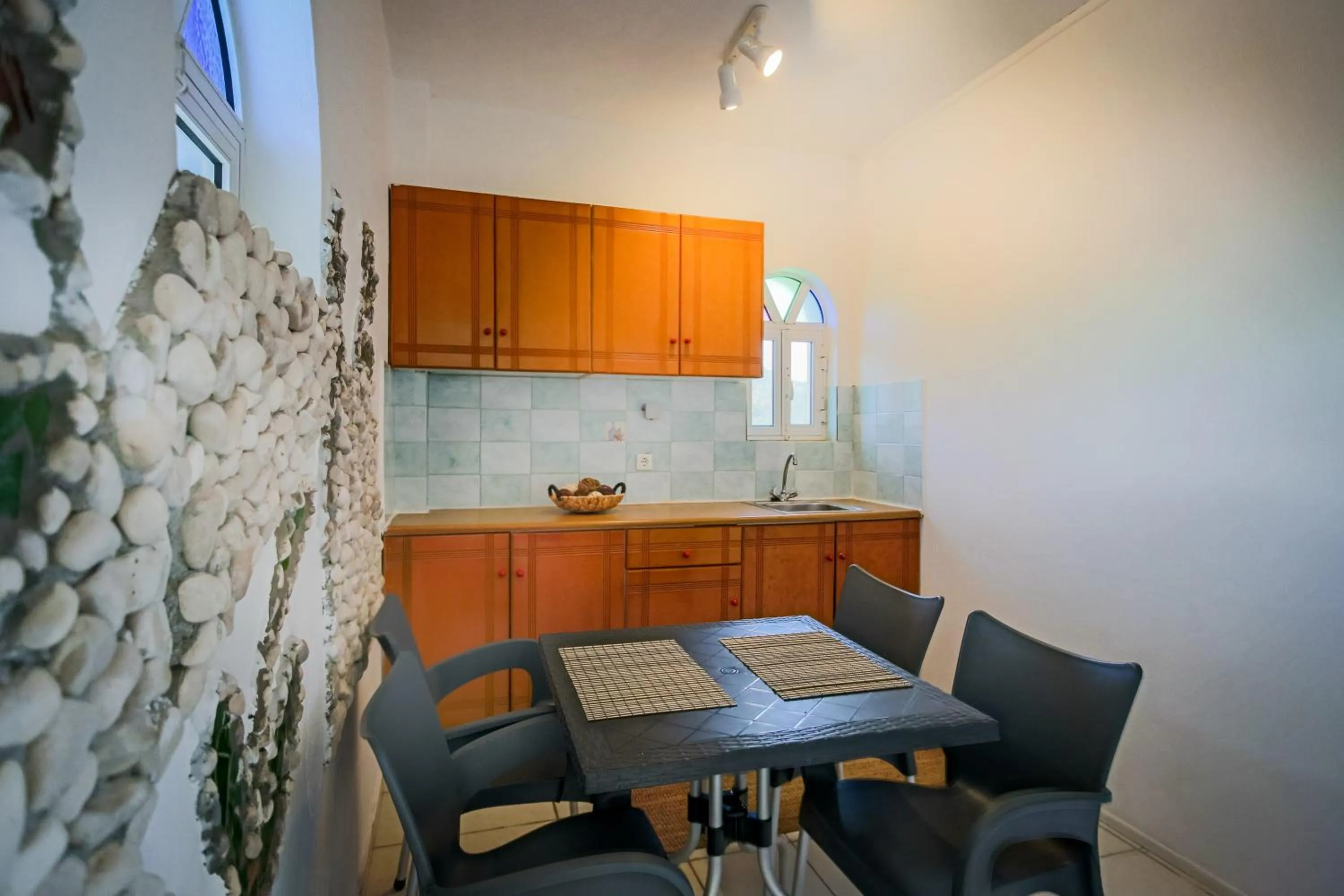 Kitchen or kitchenette in Velendzas Holidays