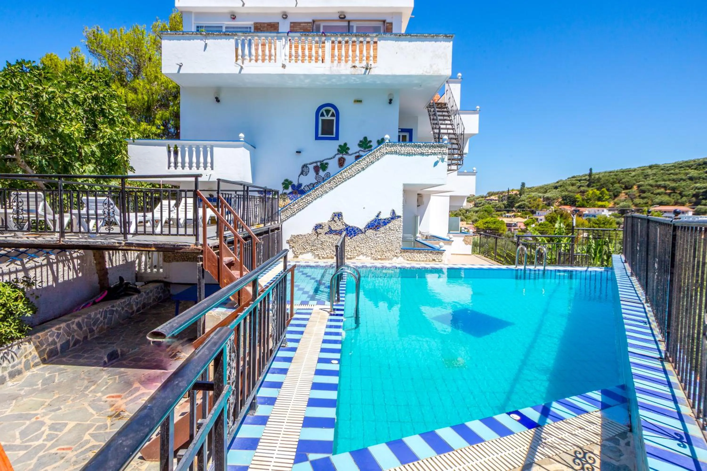 Swimming pool in Velendzas Holidays