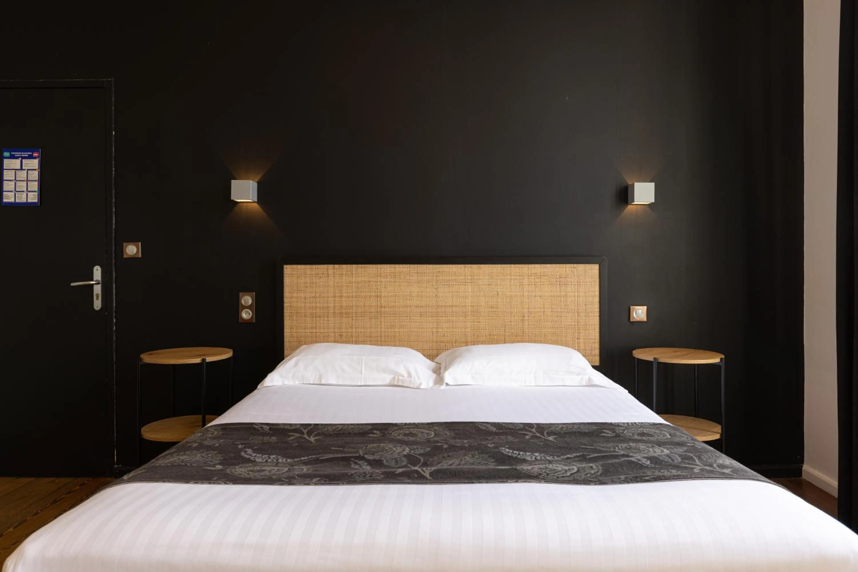 Bed in Hôtel Château La Chèze - Bordeaux Floirac