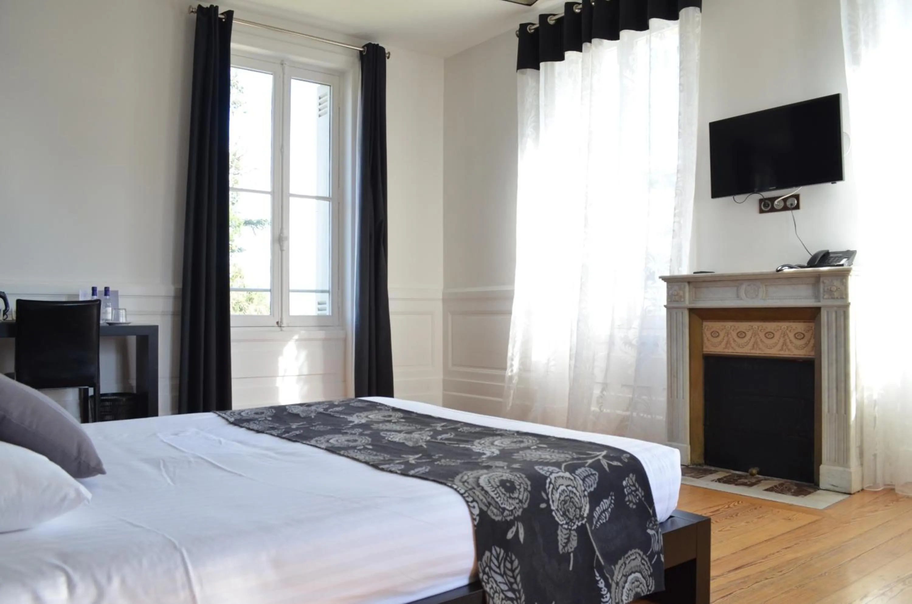 Bed in Hôtel Château La Chèze - Bordeaux Floirac