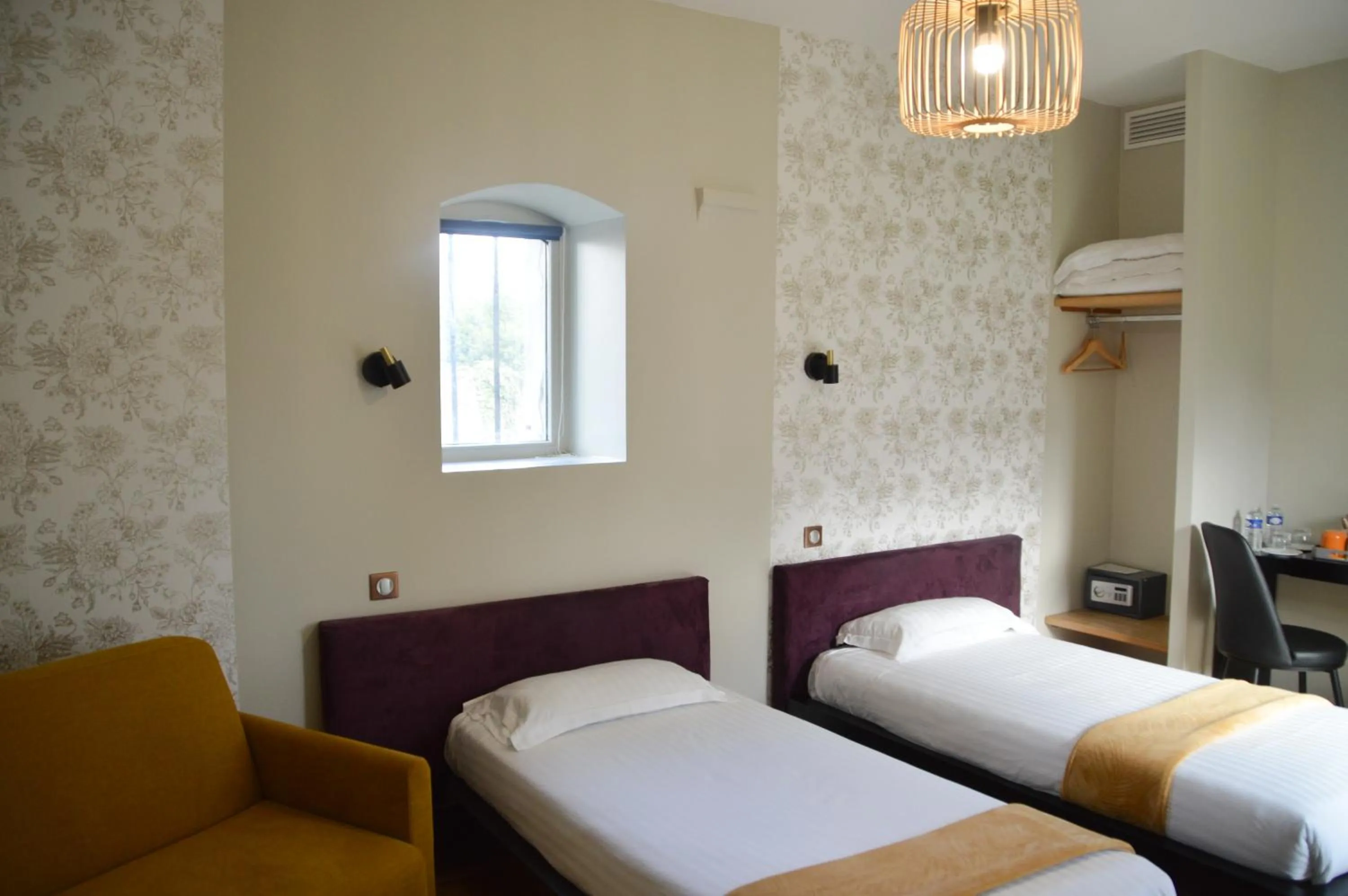 Bed in Hôtel Château La Chèze - Bordeaux Floirac