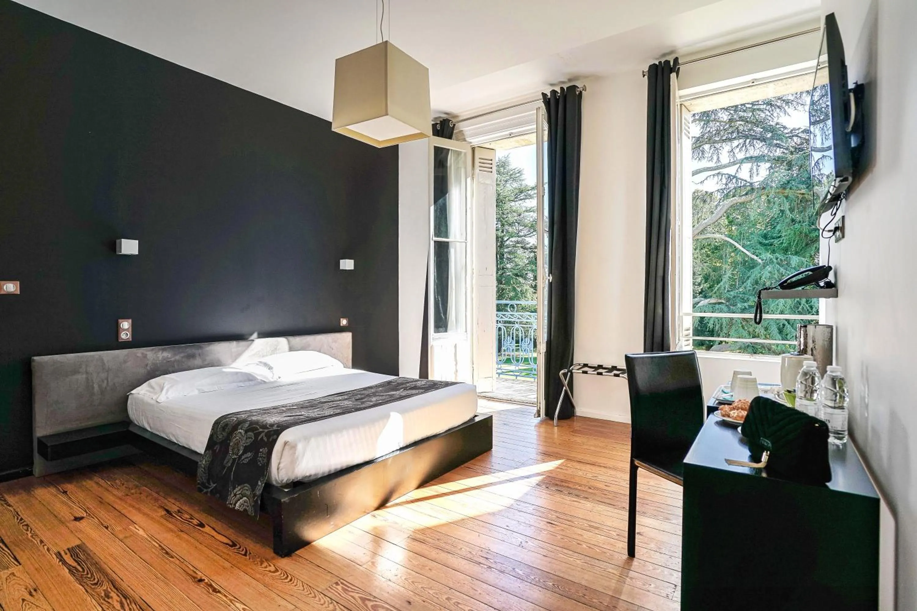 Bed in Hôtel Château La Chèze - Bordeaux Floirac