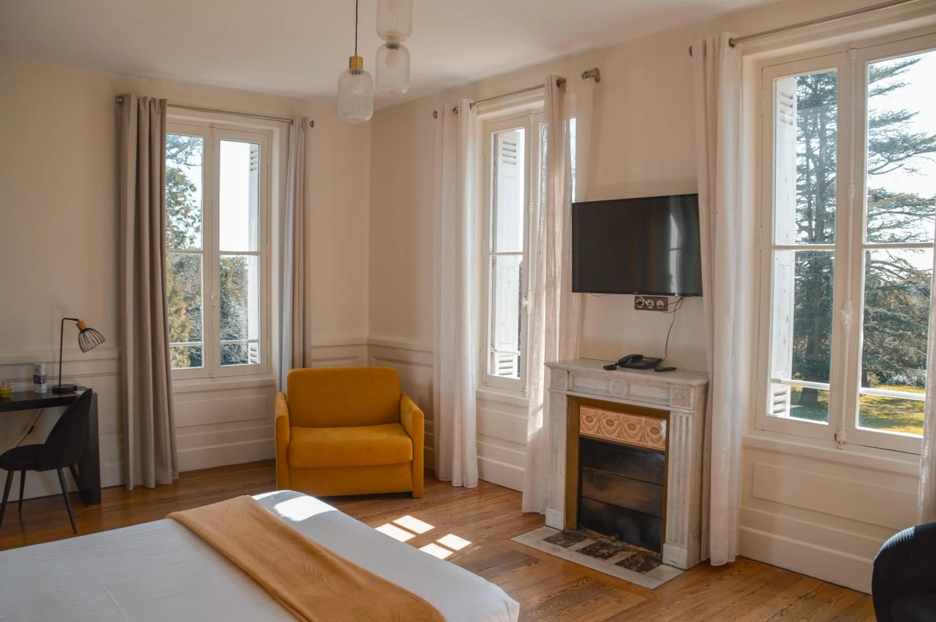 Bed in Hôtel Château La Chèze - Bordeaux Floirac