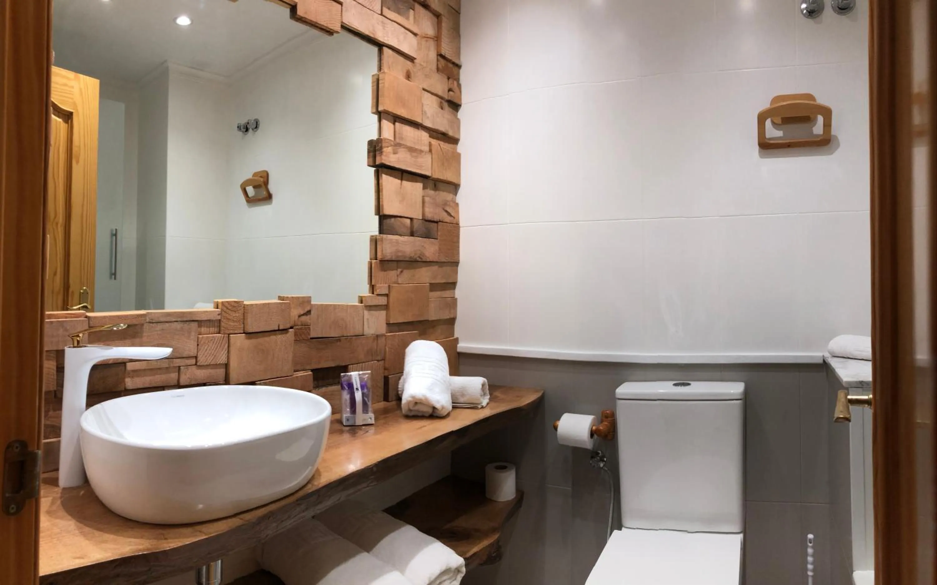 Bathroom in Hotel Apartamentos Barrau