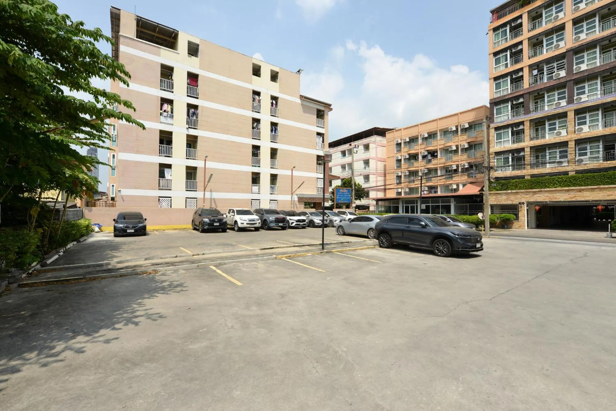 Parking in Salin Home Hotel Ramkhamhaeng