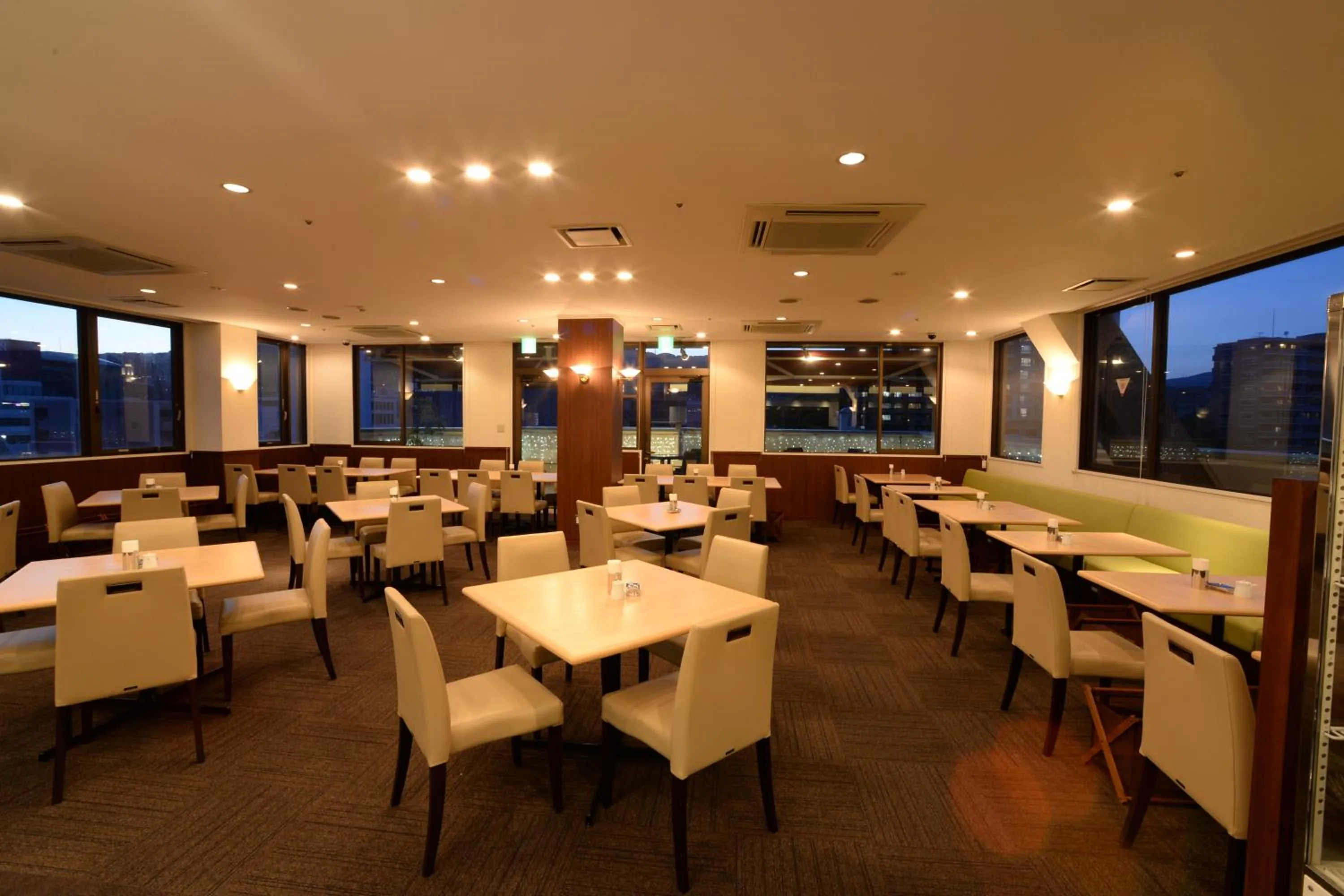 Restaurant/places to eat in Sunwest Hotel Sasebo
