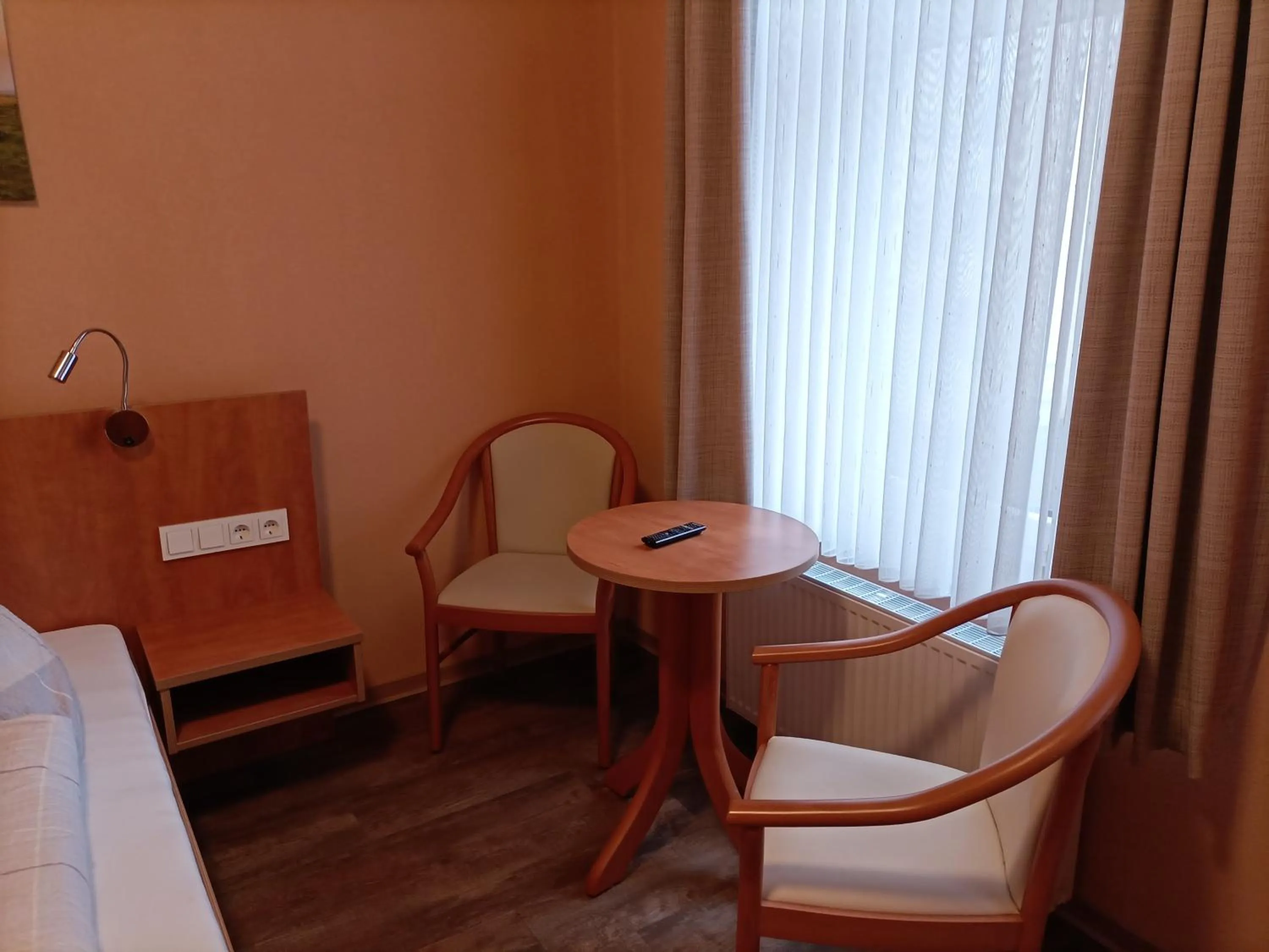 Photo of the whole room in Hotel An der Karlstadt