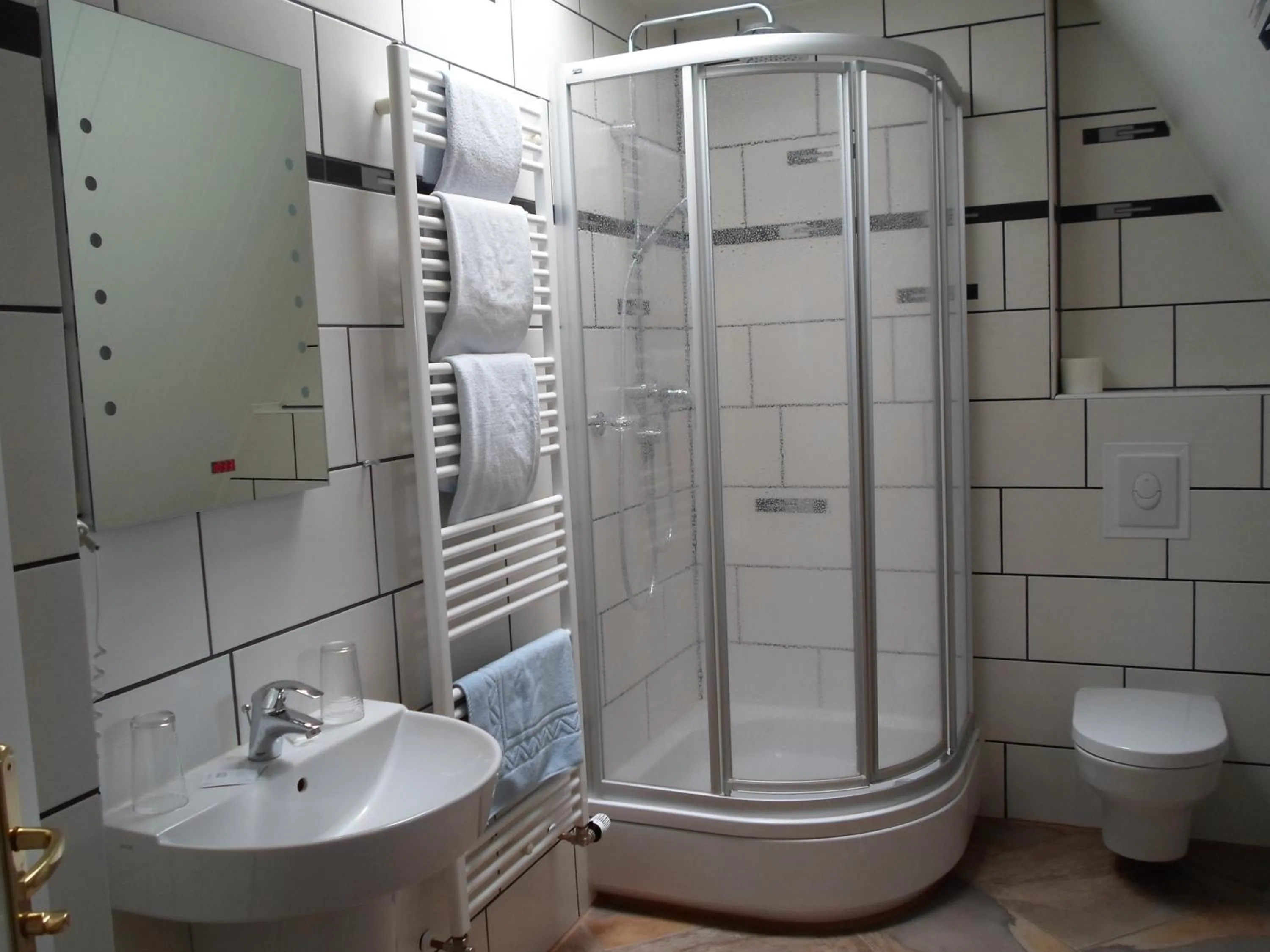 Shower in Hotel An der Karlstadt