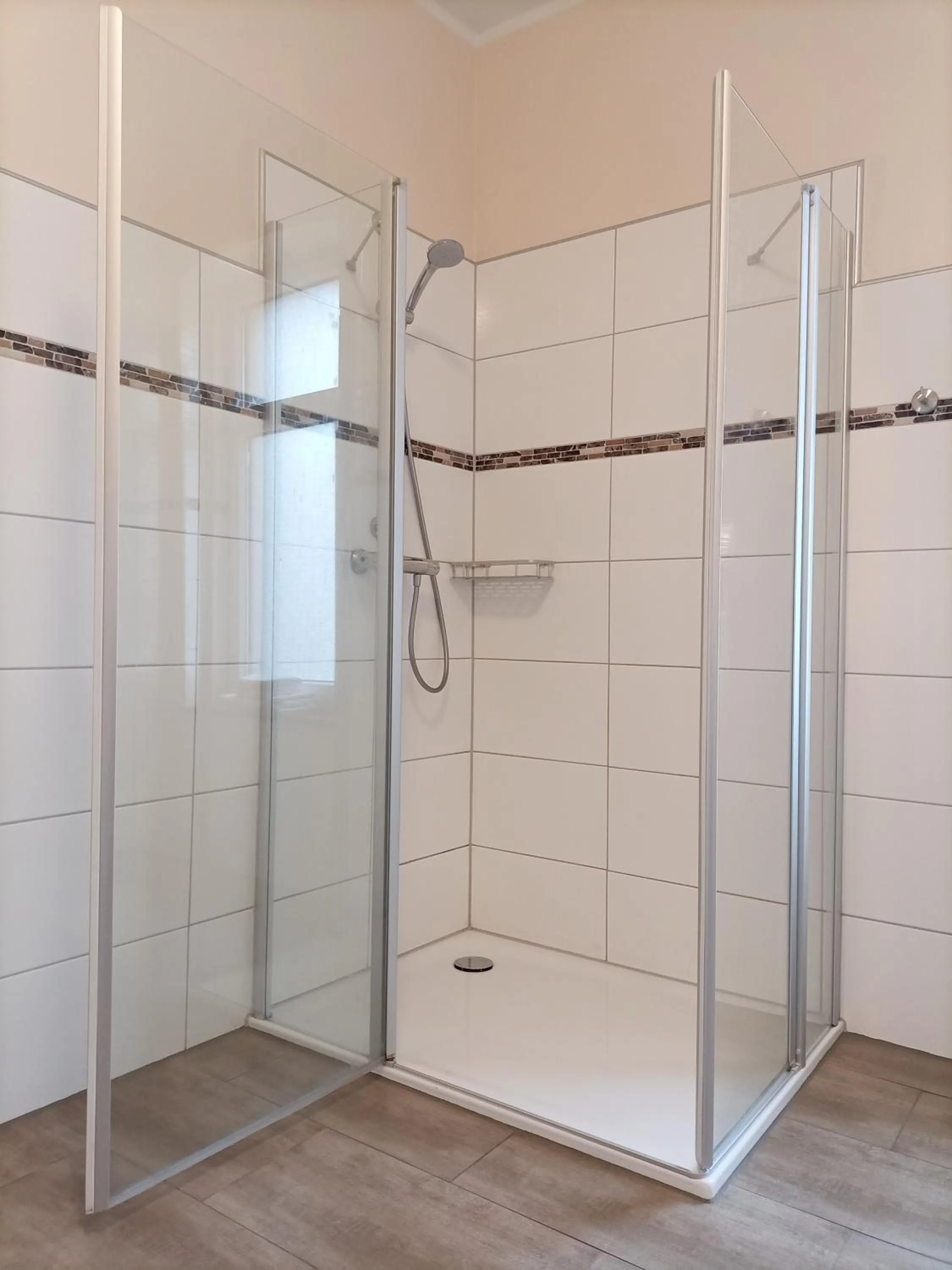 Shower in Hotel An der Karlstadt