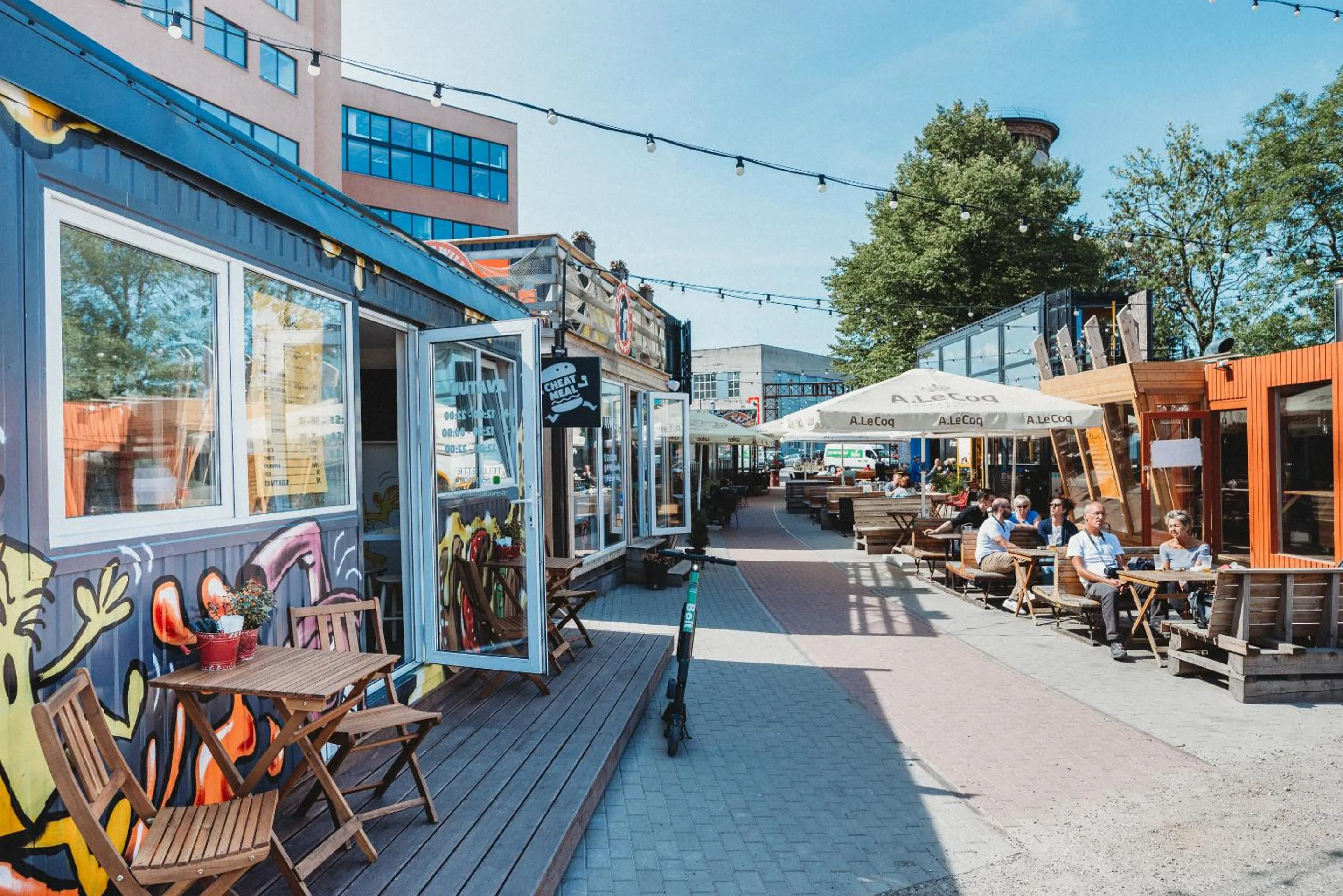 Restaurant/places to eat in Economy Hotel