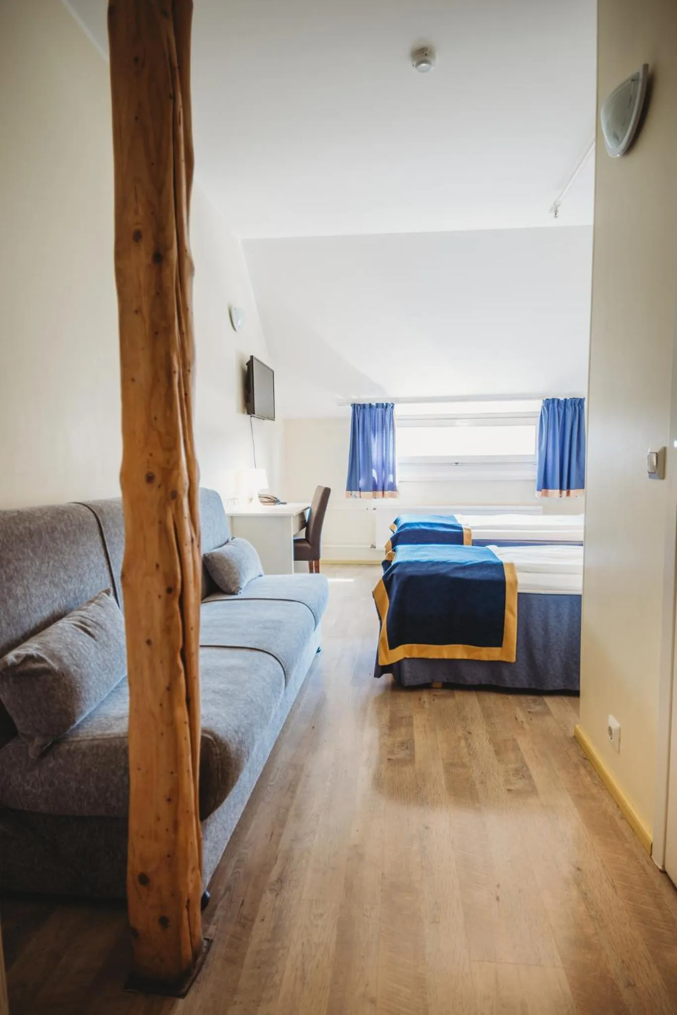 Shower, Bed in Economy Hotel