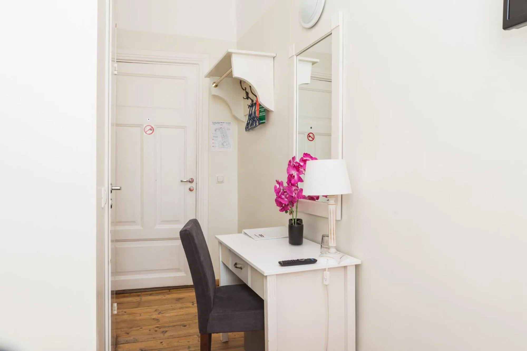 Photo of the whole room in Economy Hotel