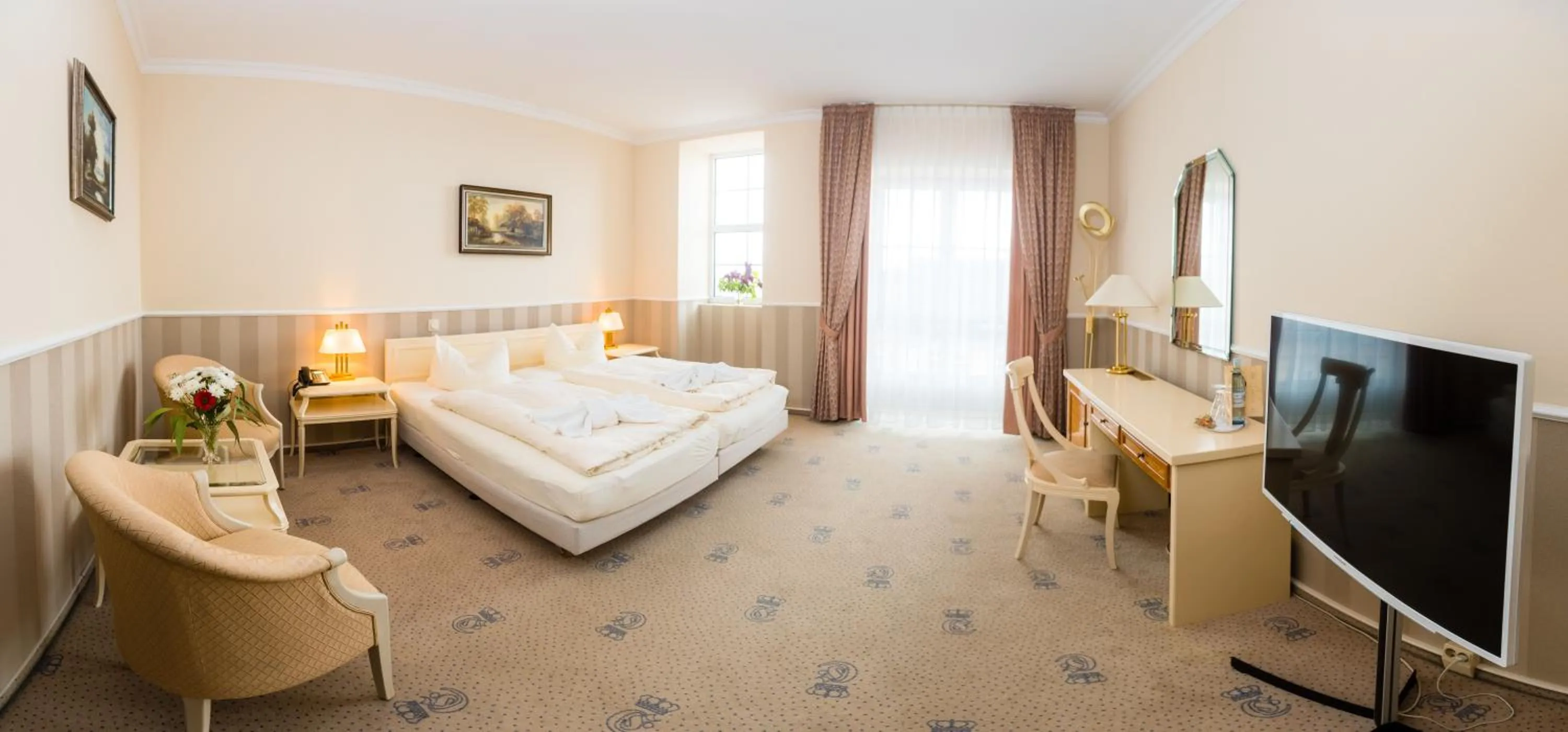 Bed in Hotel Erbprinz & Restaurant "Prinzenstube"