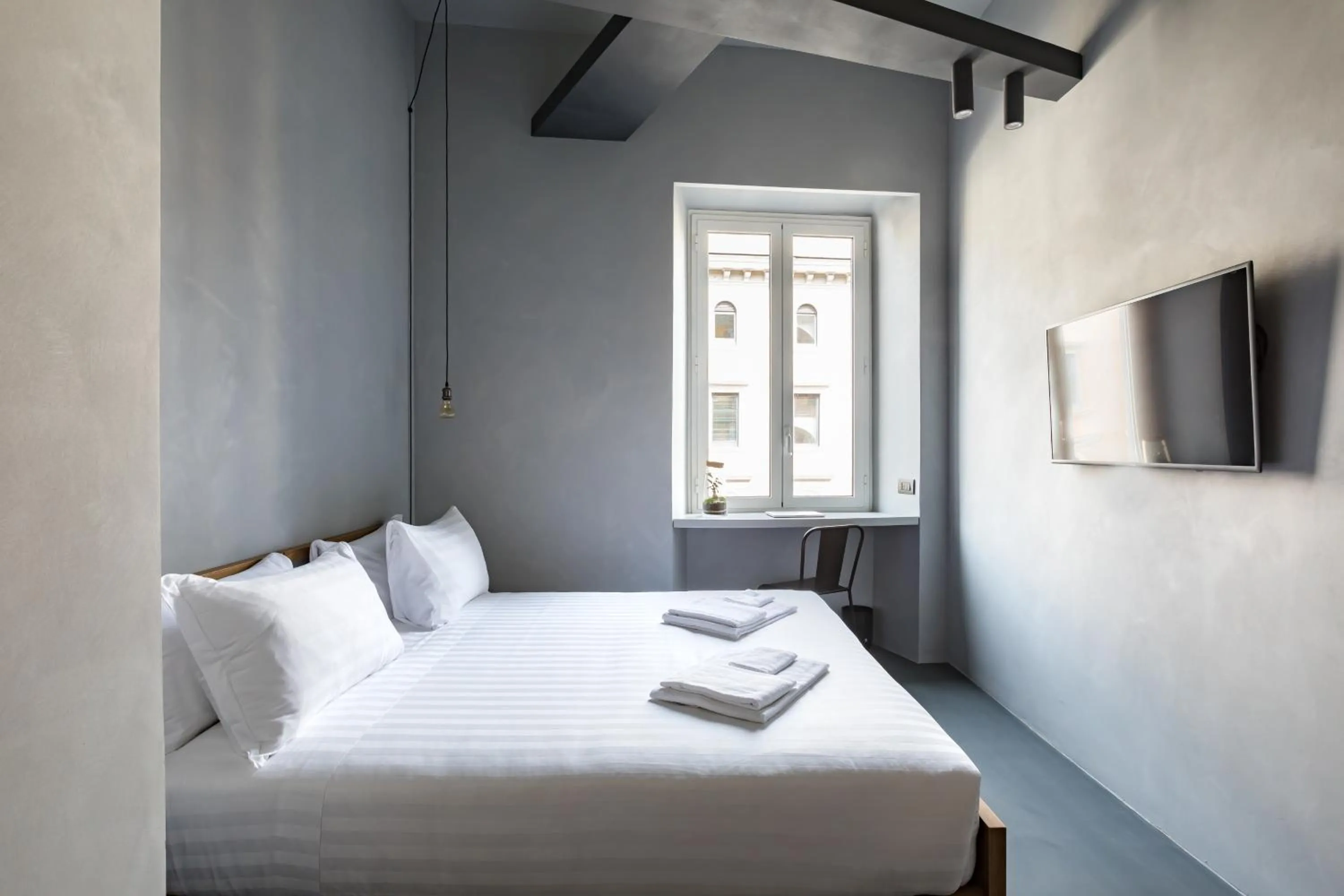 Bed in Pietra - The Italian Stay Collection