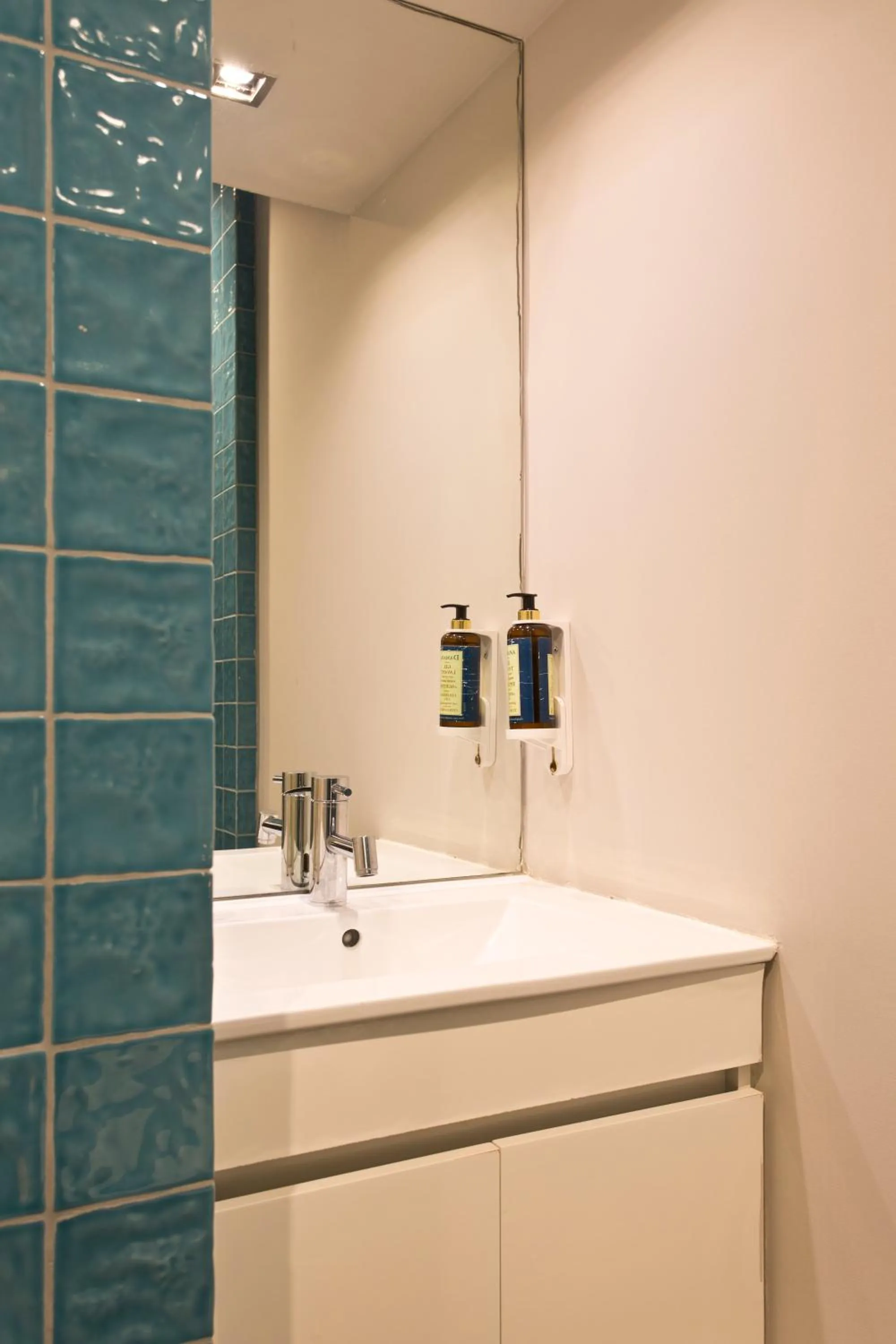 Bathroom in RVA - Gustave Eiffel Apartments