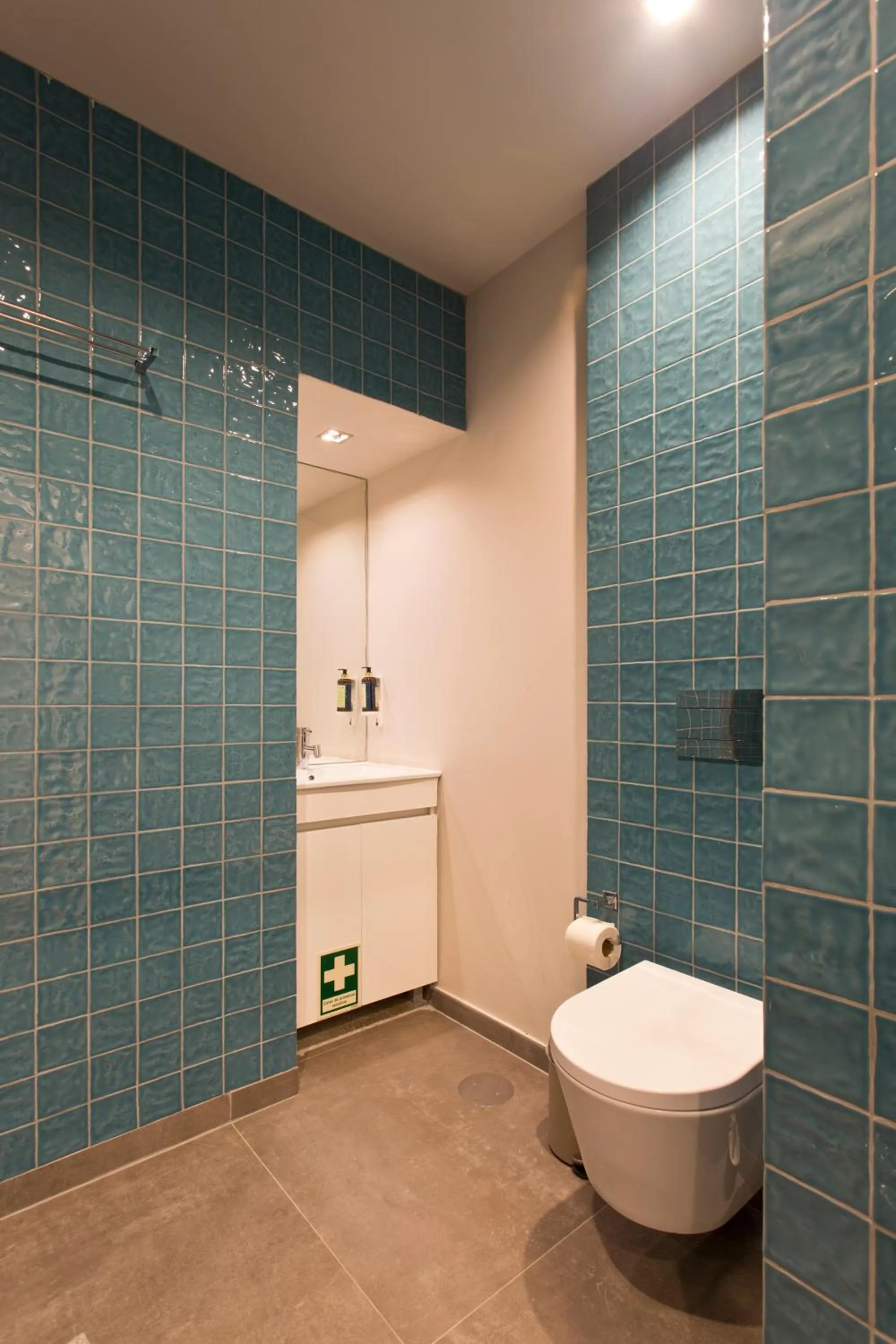 Toilet in RVA - Gustave Eiffel Apartments