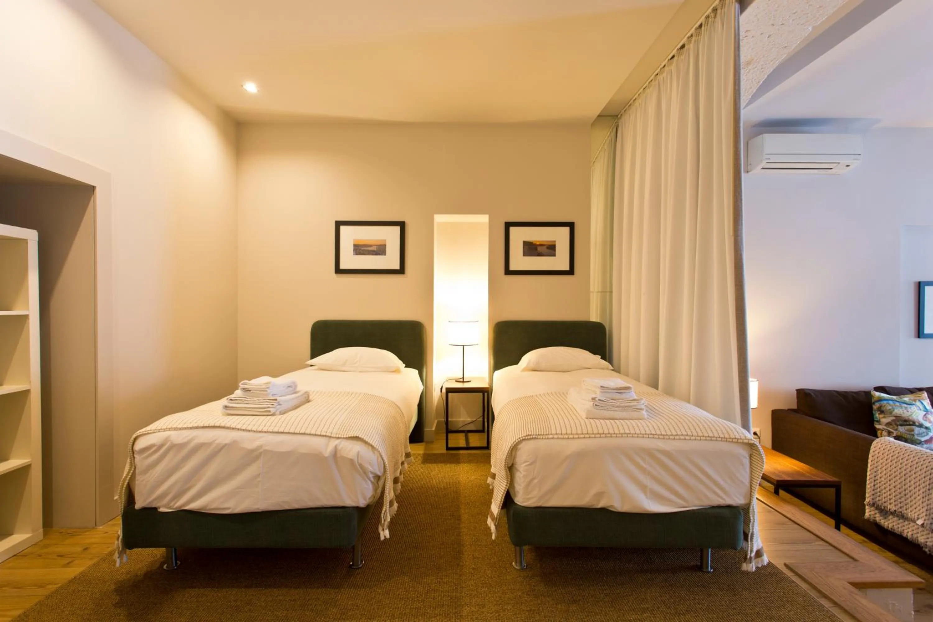 Bedroom, Bed in RVA - Gustave Eiffel Apartments