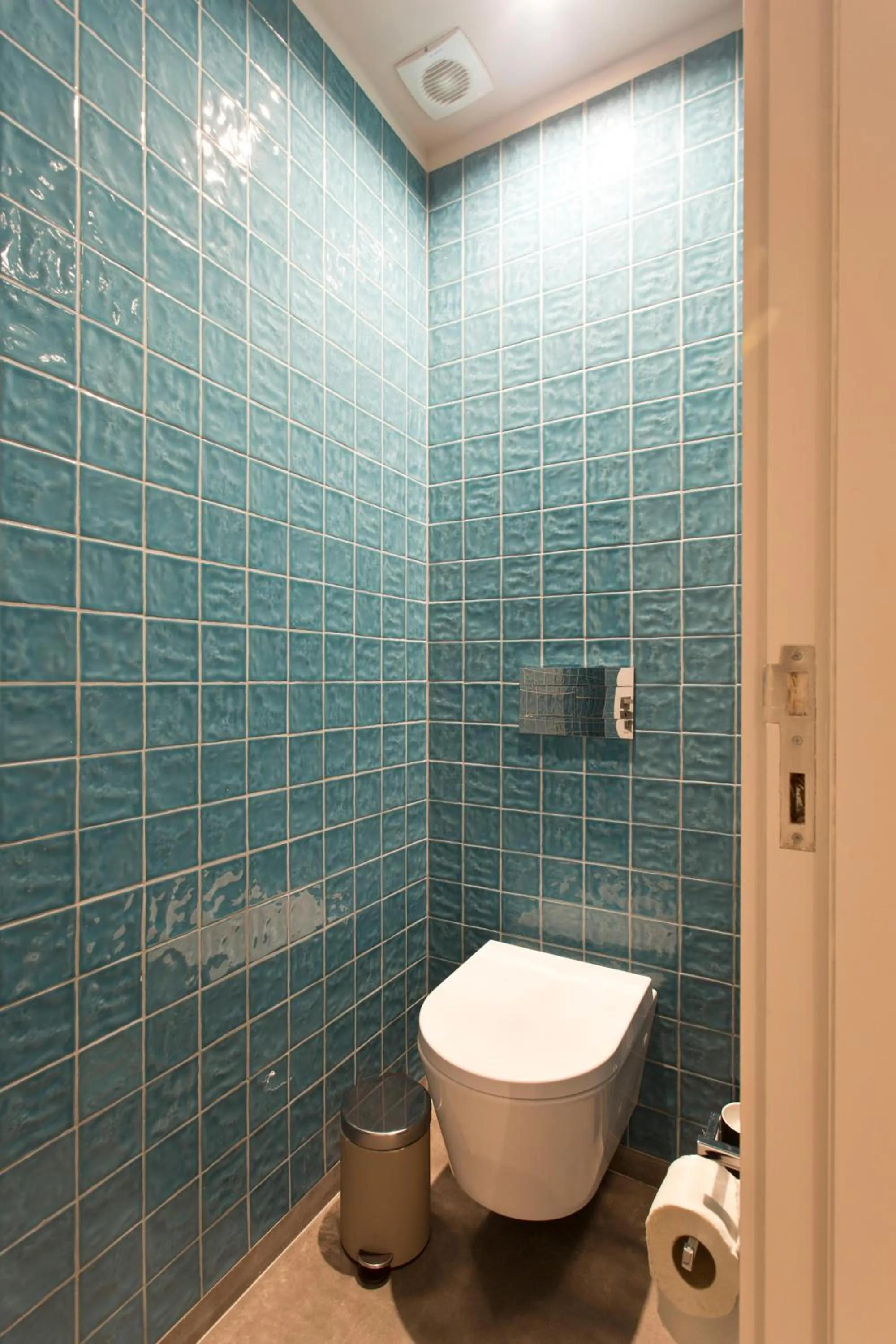 Toilet in RVA - Gustave Eiffel Apartments