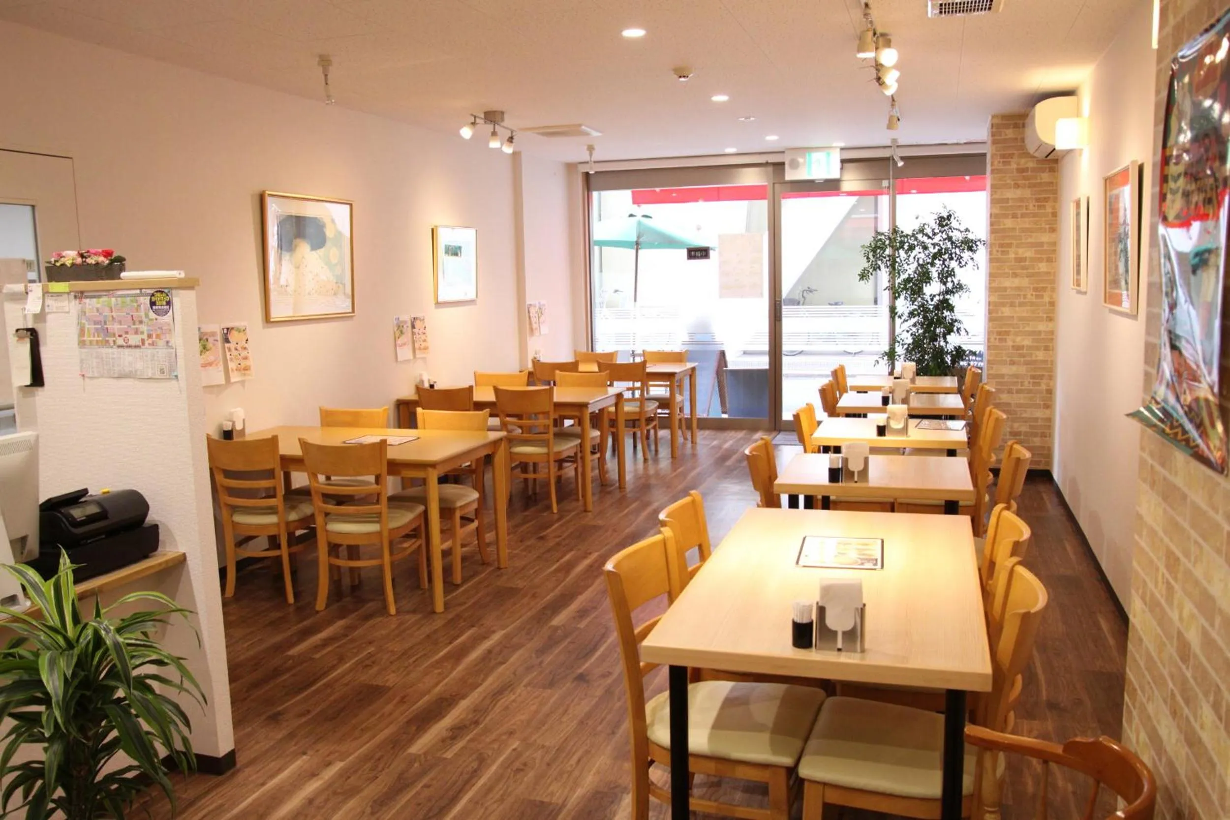 Restaurant/places to eat in Connect Inn