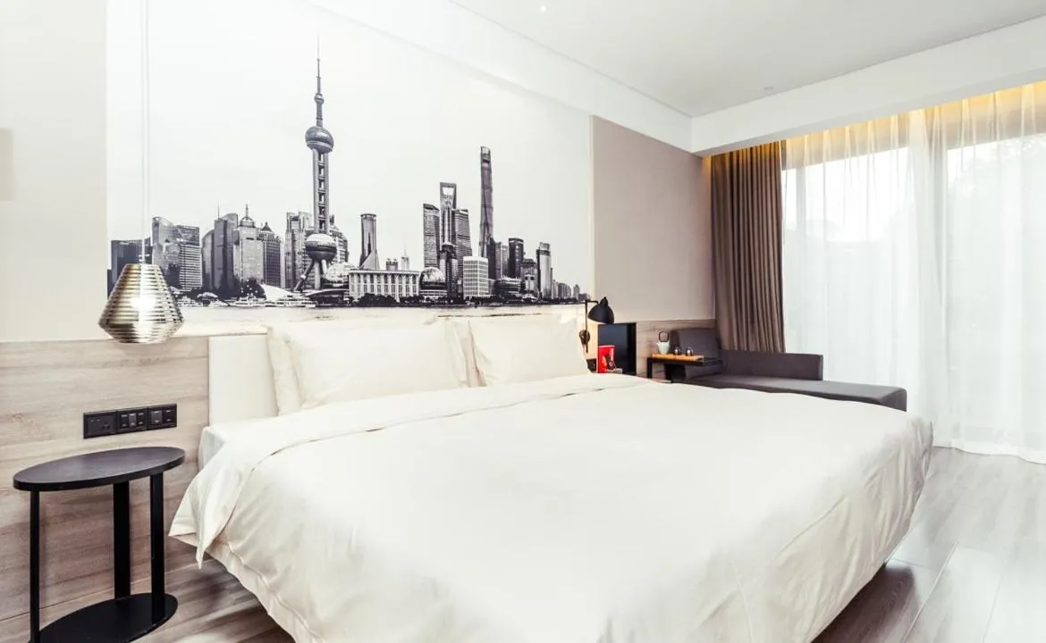 Bed in Atour Hotel Shanghai Pudong Airport