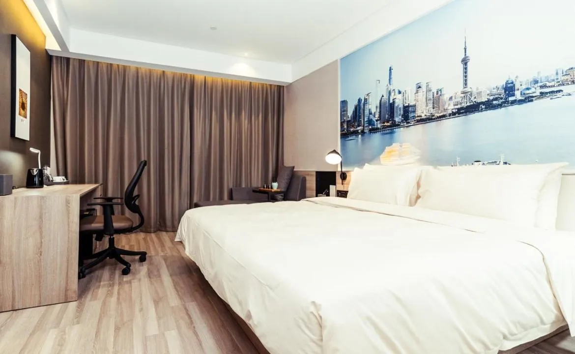 Bed in Atour Hotel Shanghai Pudong Airport