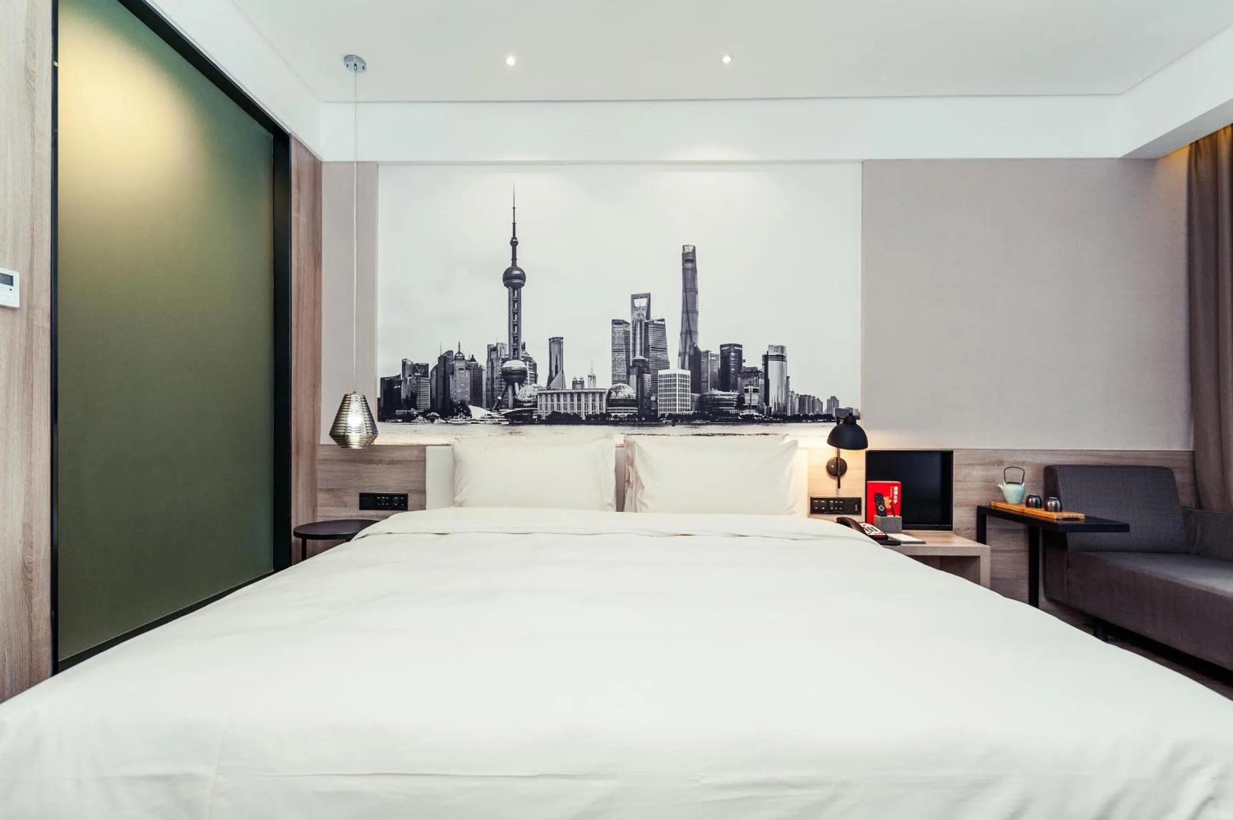 Bed in Atour Hotel Shanghai Pudong Airport