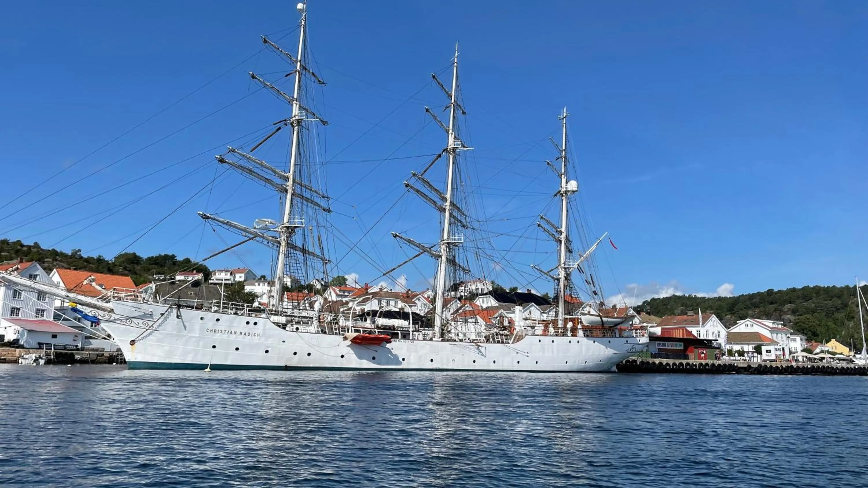 Property building in Risør Hotel