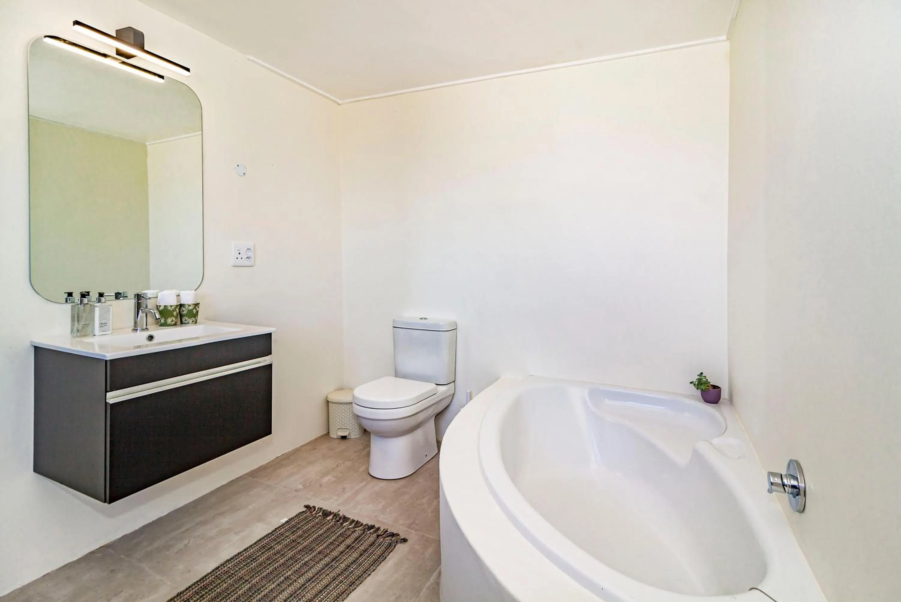 Bathroom in Morgen Guesthouse Somerset West