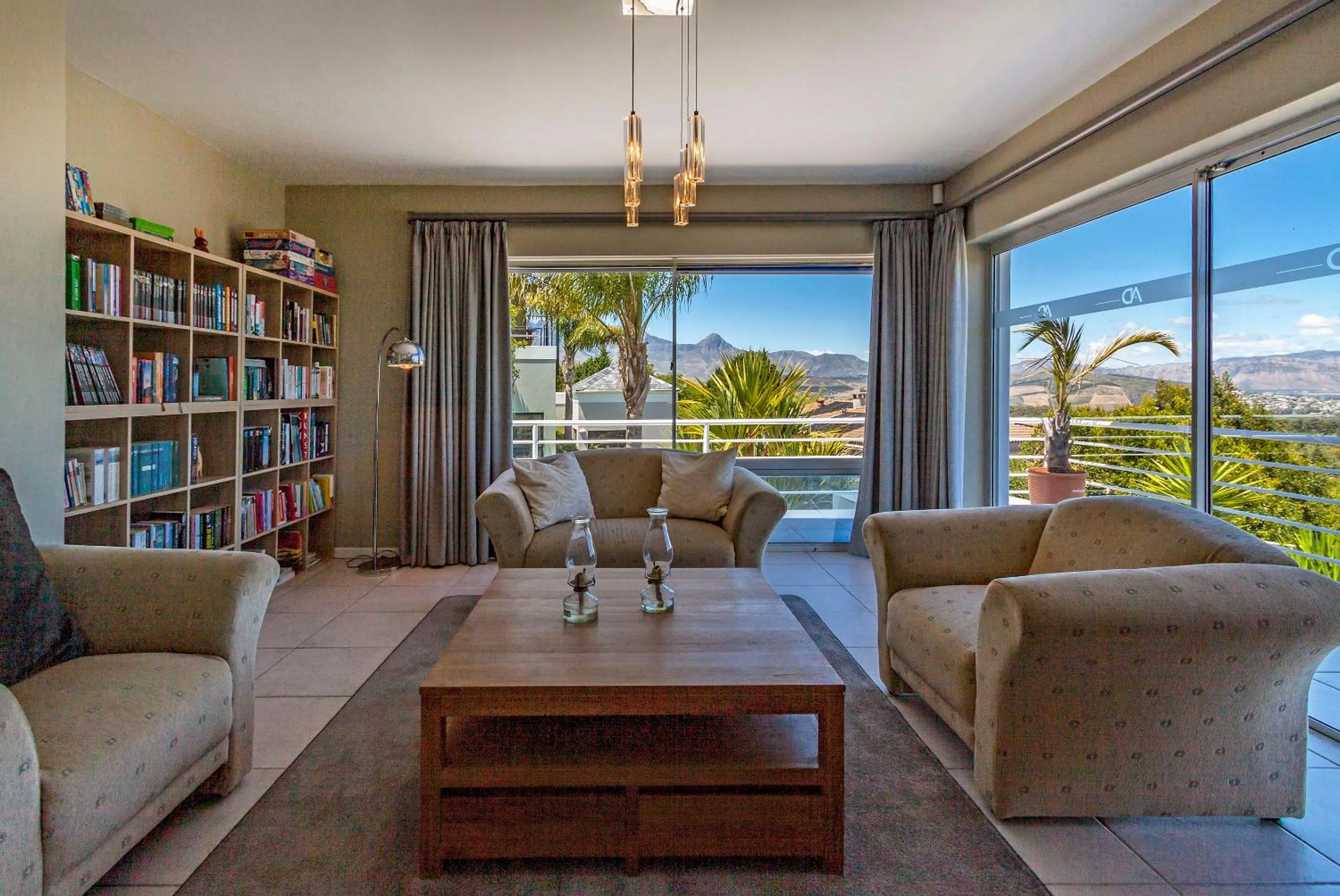 Library in Morgen Guesthouse Somerset West