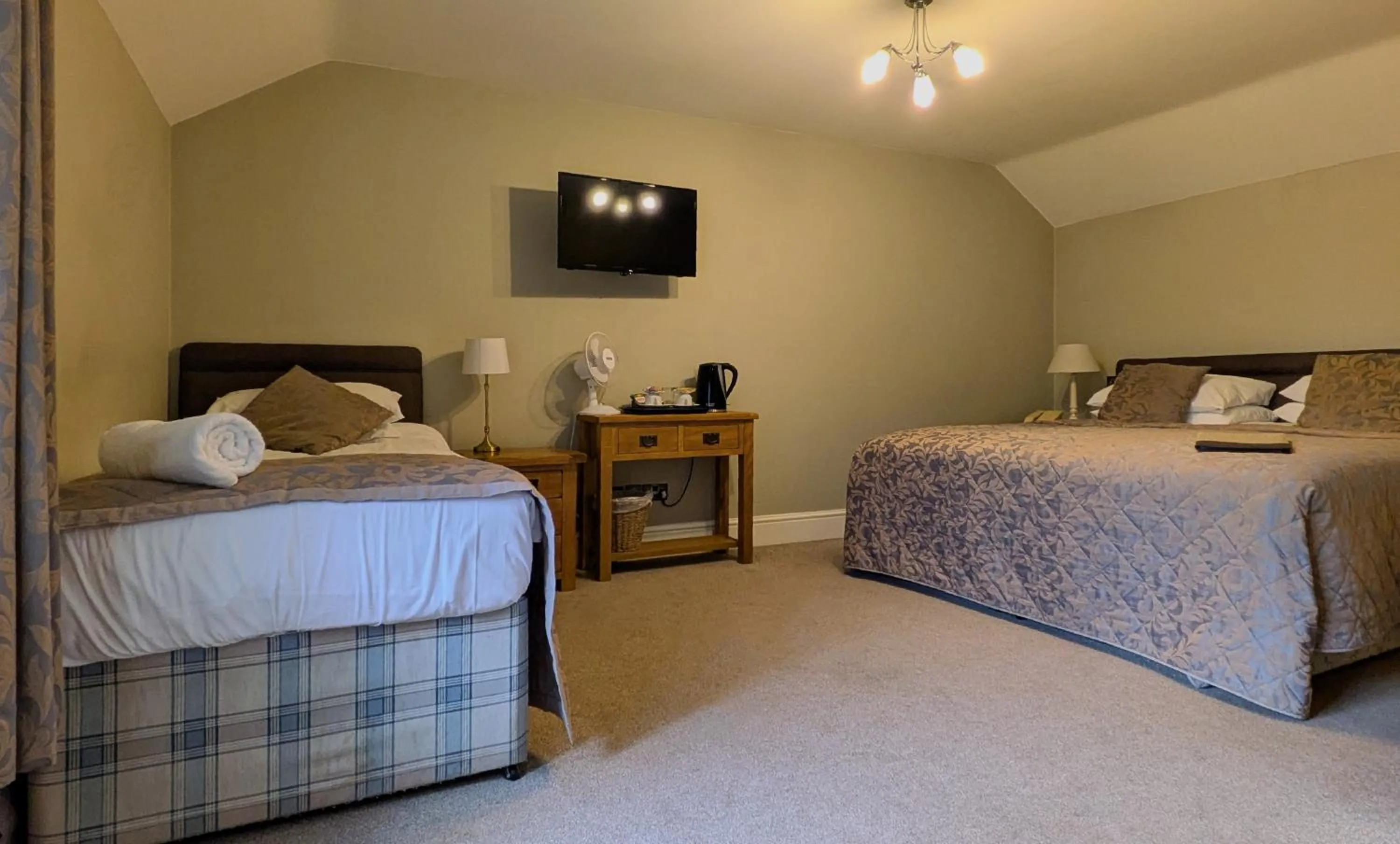 Bedroom, Bed in The Plough Inn & Restaurant