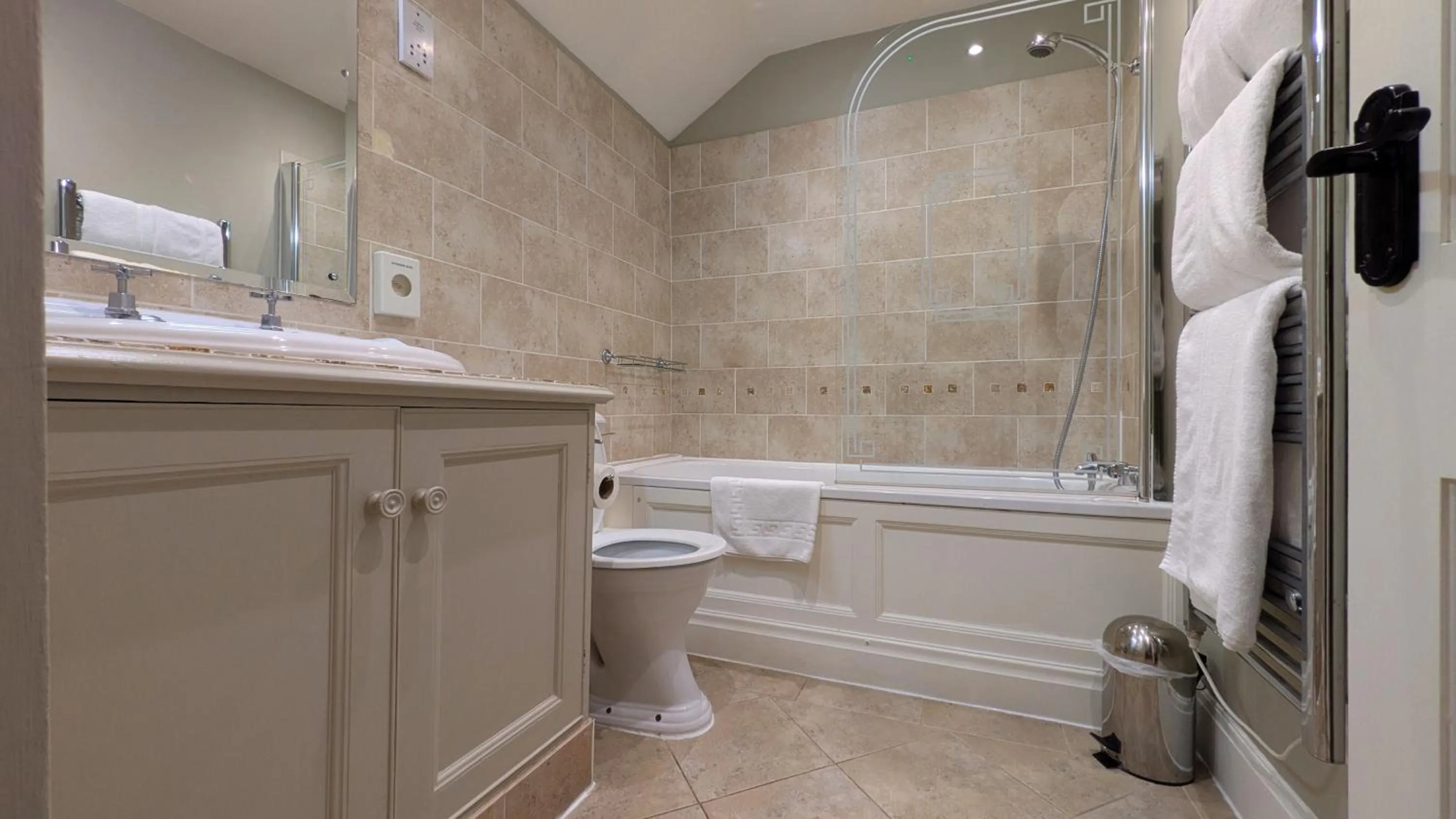 Bathroom in The Plough Inn & Restaurant