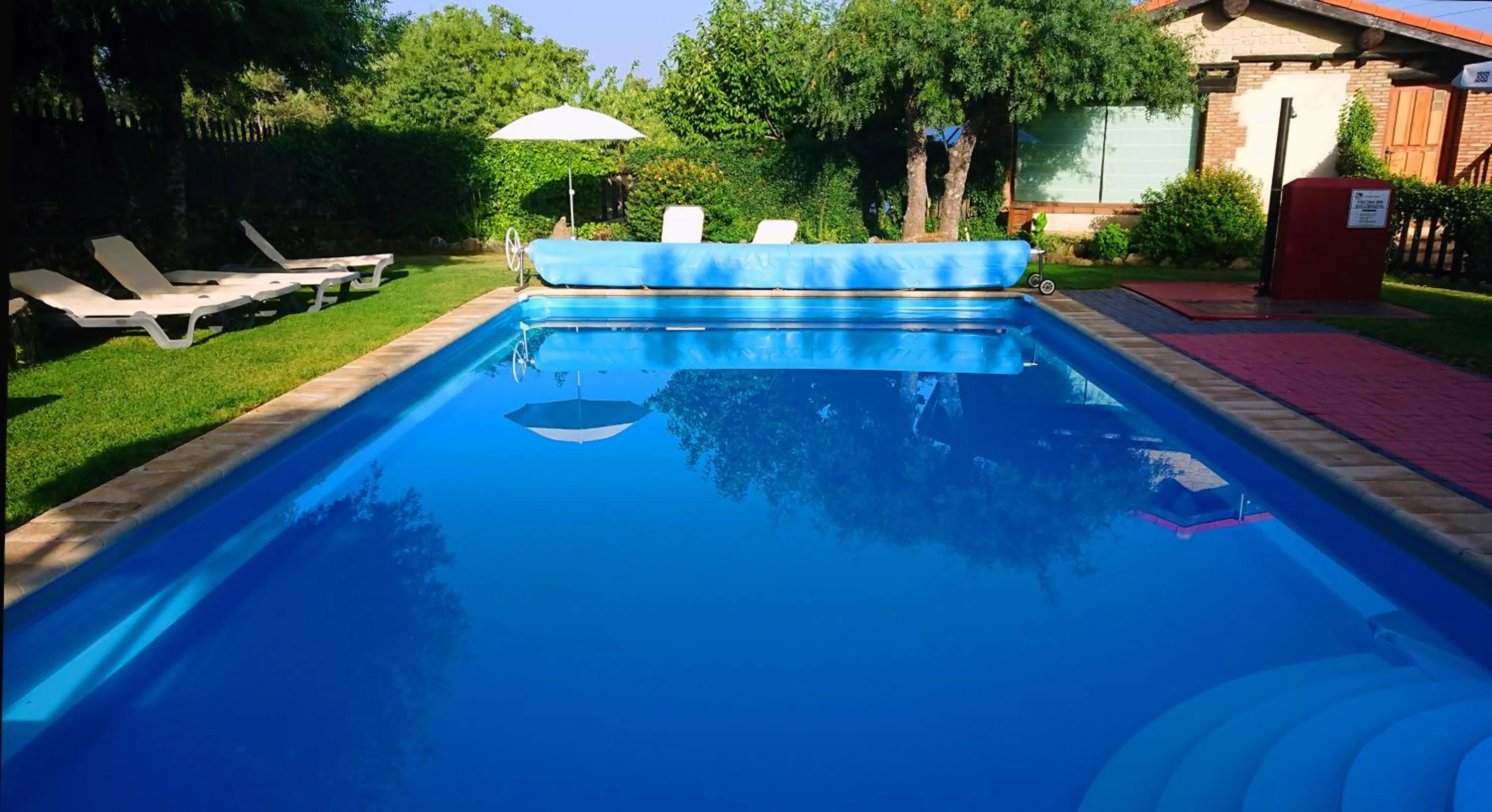 Swimming pool in El Canchal de la Gallina -Cafetería -Aparcamiento gratis - Jacuzzi - Piscina de agua caliente abierta desde el 28 de Marzo