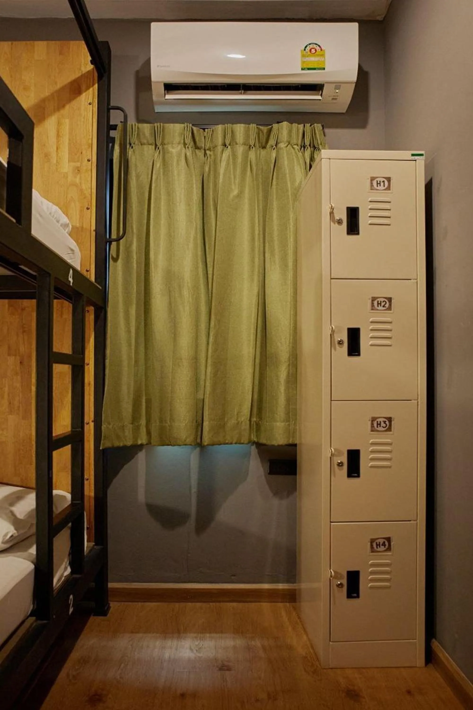 Bedroom, Bed in Timber Hostel