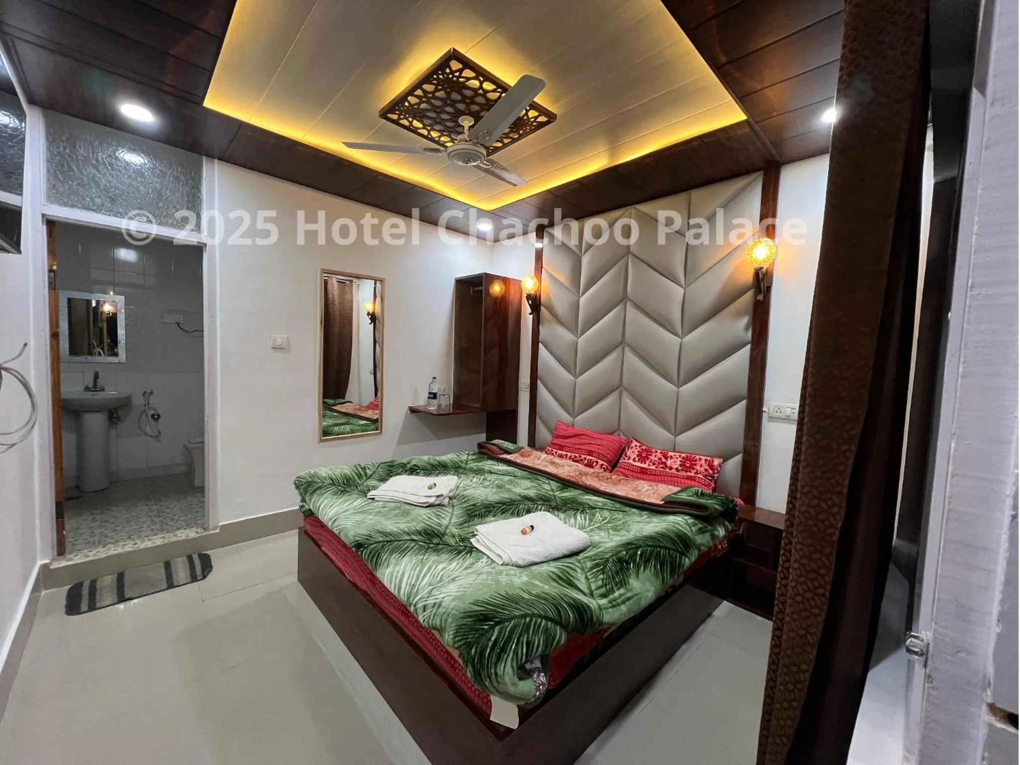 Bed in Hotel Chachoo Palace