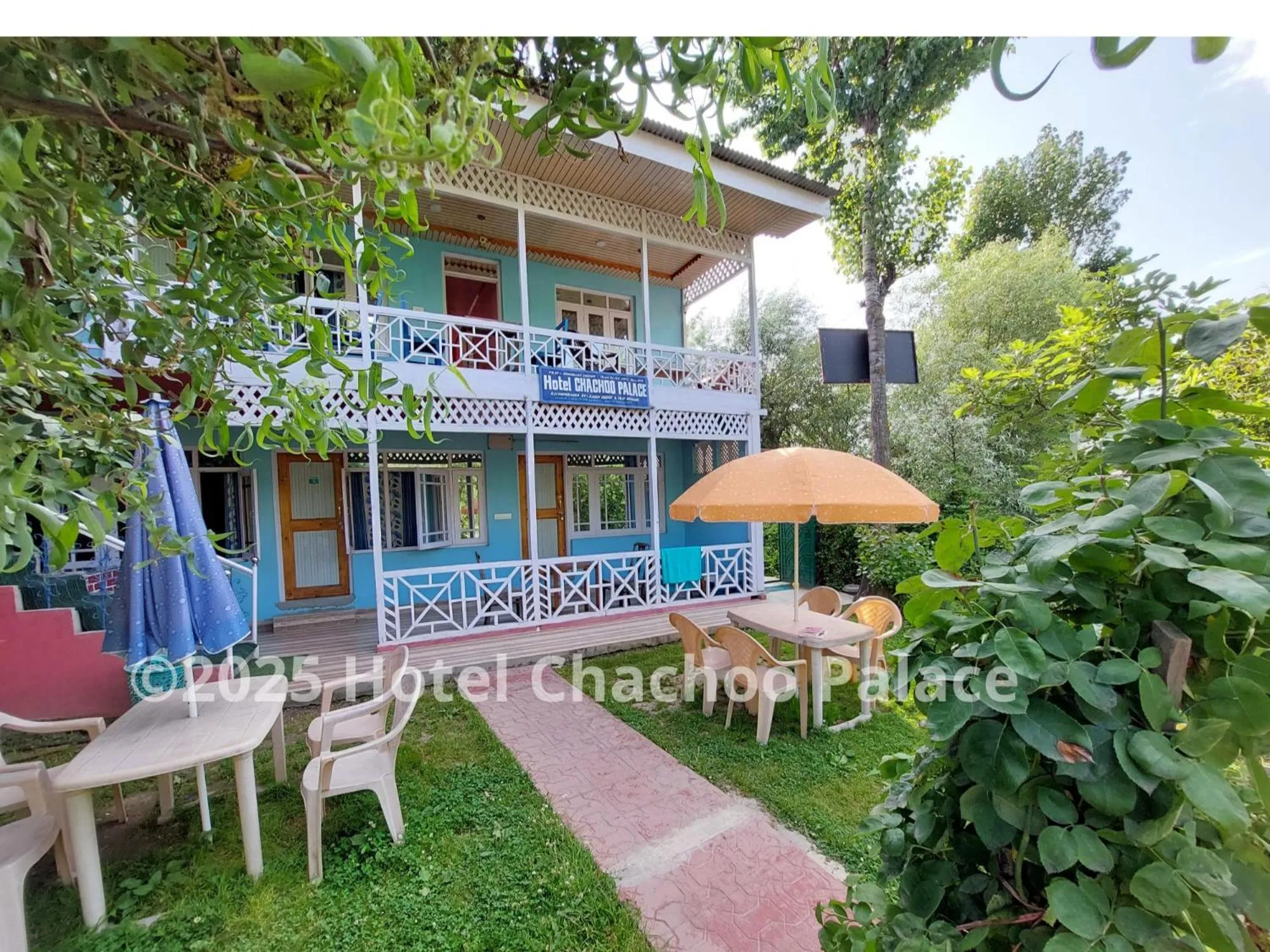 Property building in Hotel Chachoo Palace