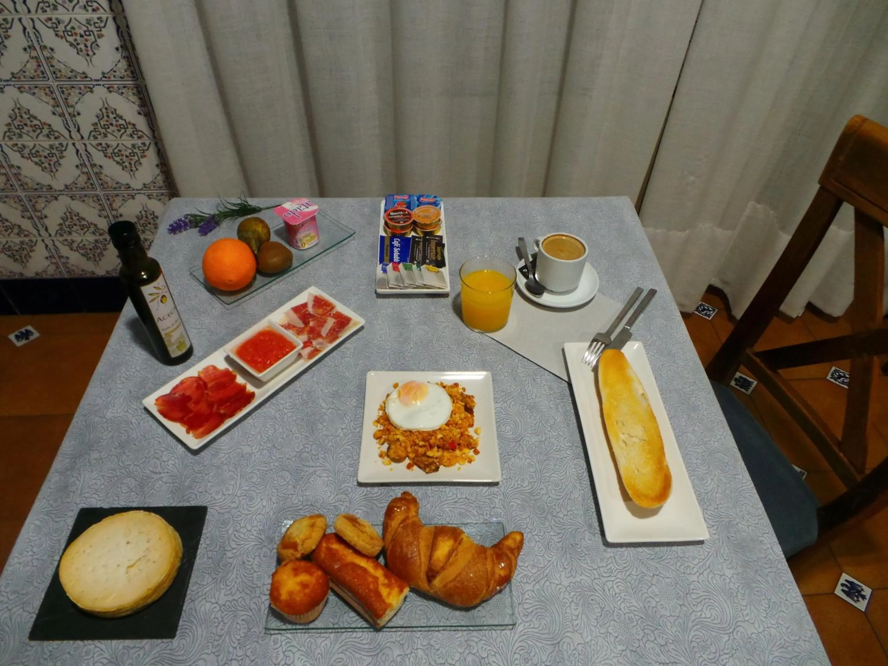 Restaurant/places to eat in Hotel Carvajal