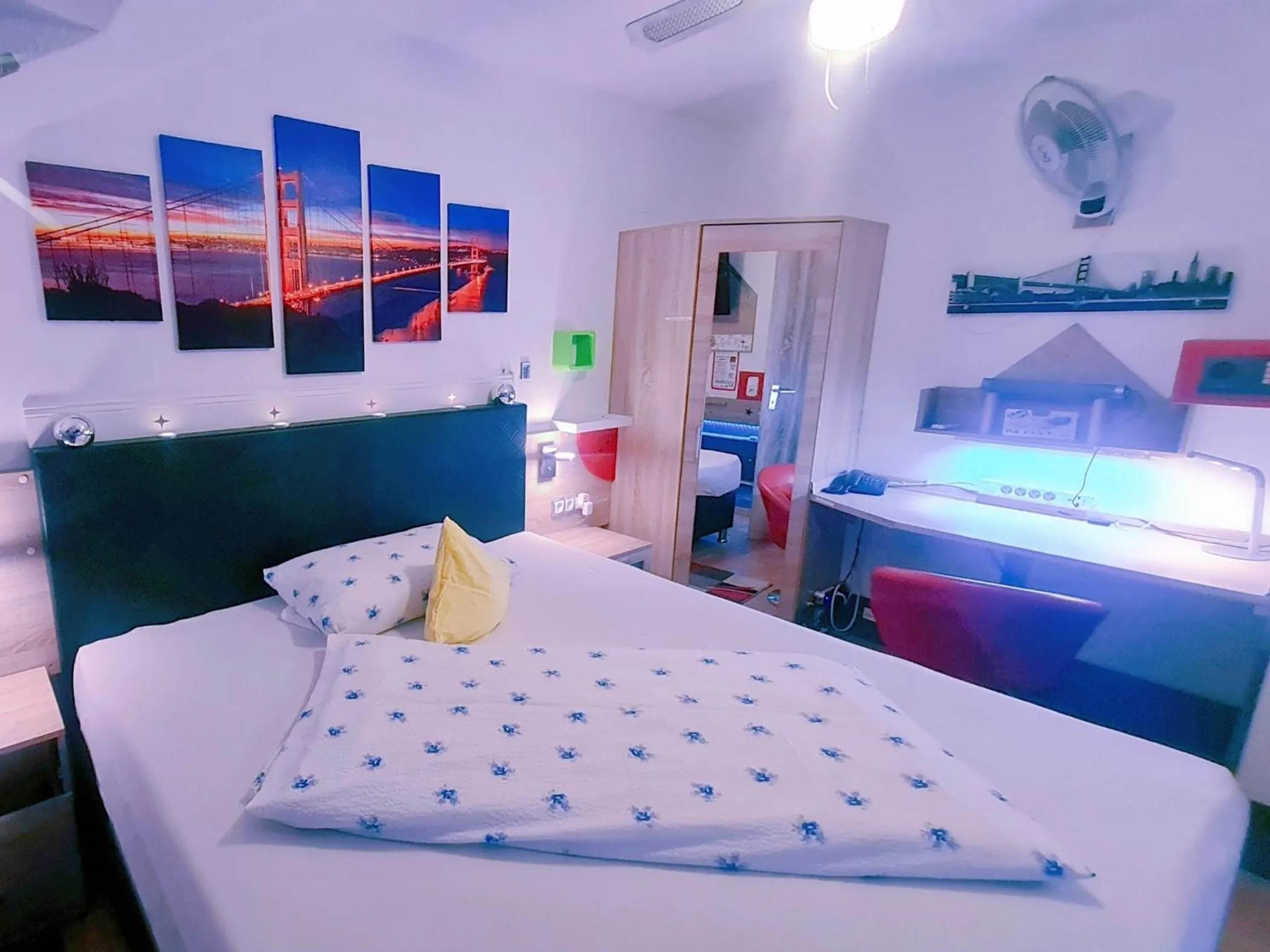 Bed in Hotel Garni Rodenbach