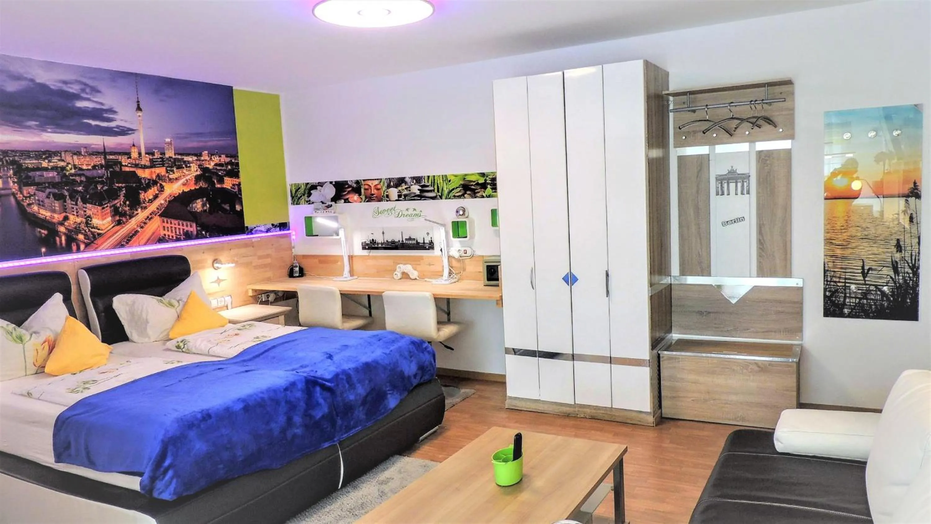 Photo of the whole room, Bed in Hotel Garni Rodenbach