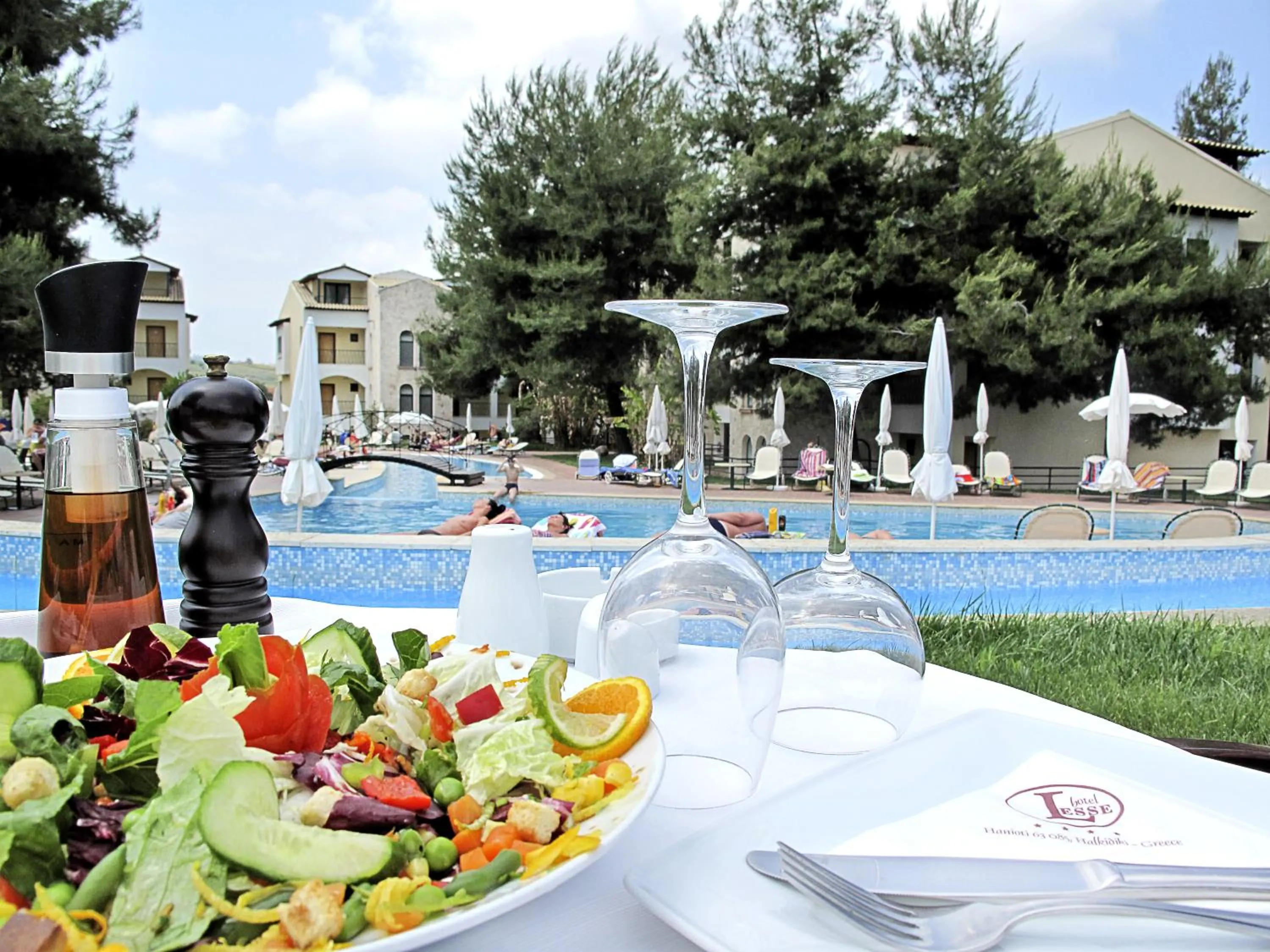 Restaurant/places to eat in Lesse Hotel