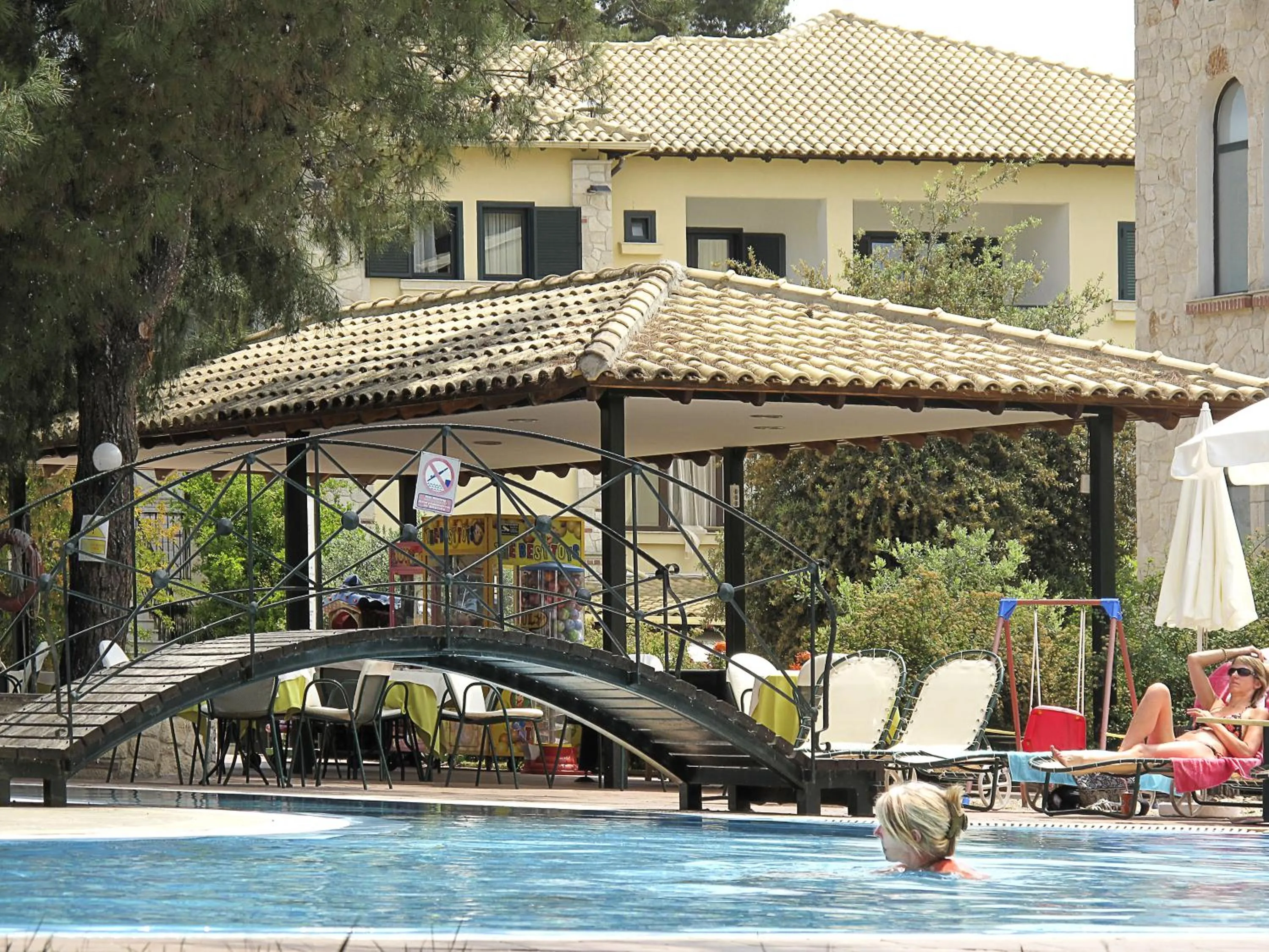 Swimming pool in Lesse Hotel