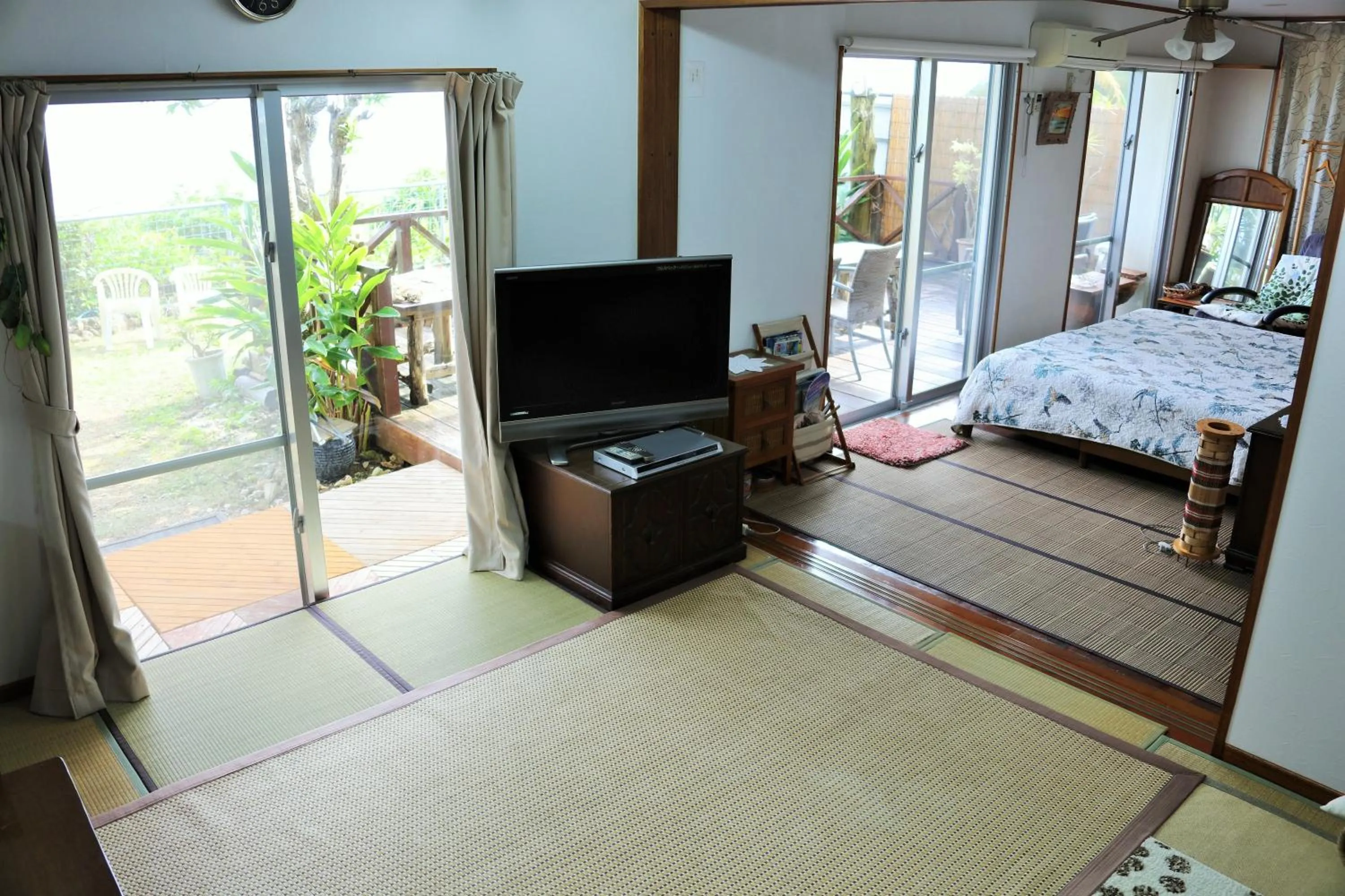 Communal lounge/ TV room, Bed in Pension Umi no soba