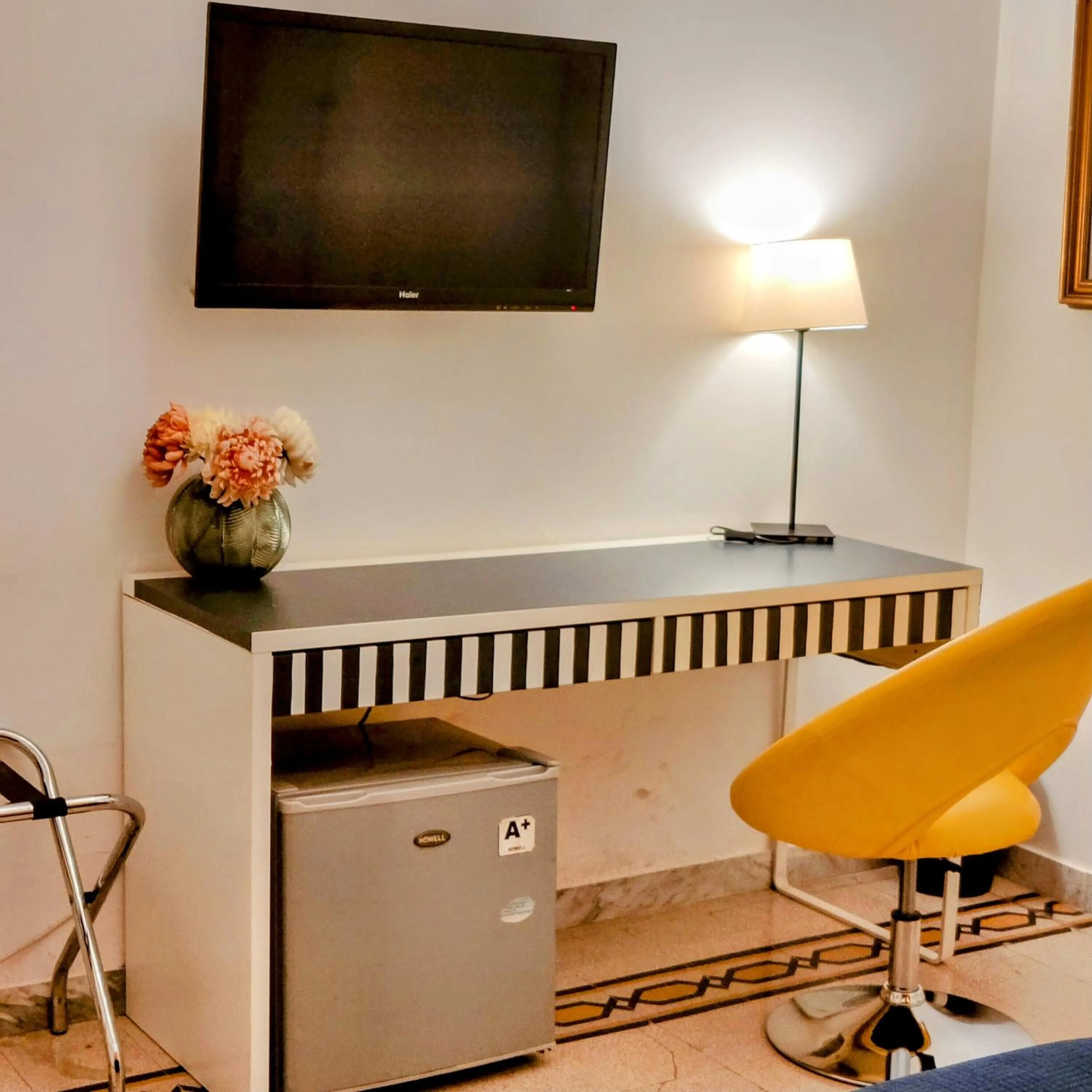 TV and multimedia in AcB Vaticano Suites