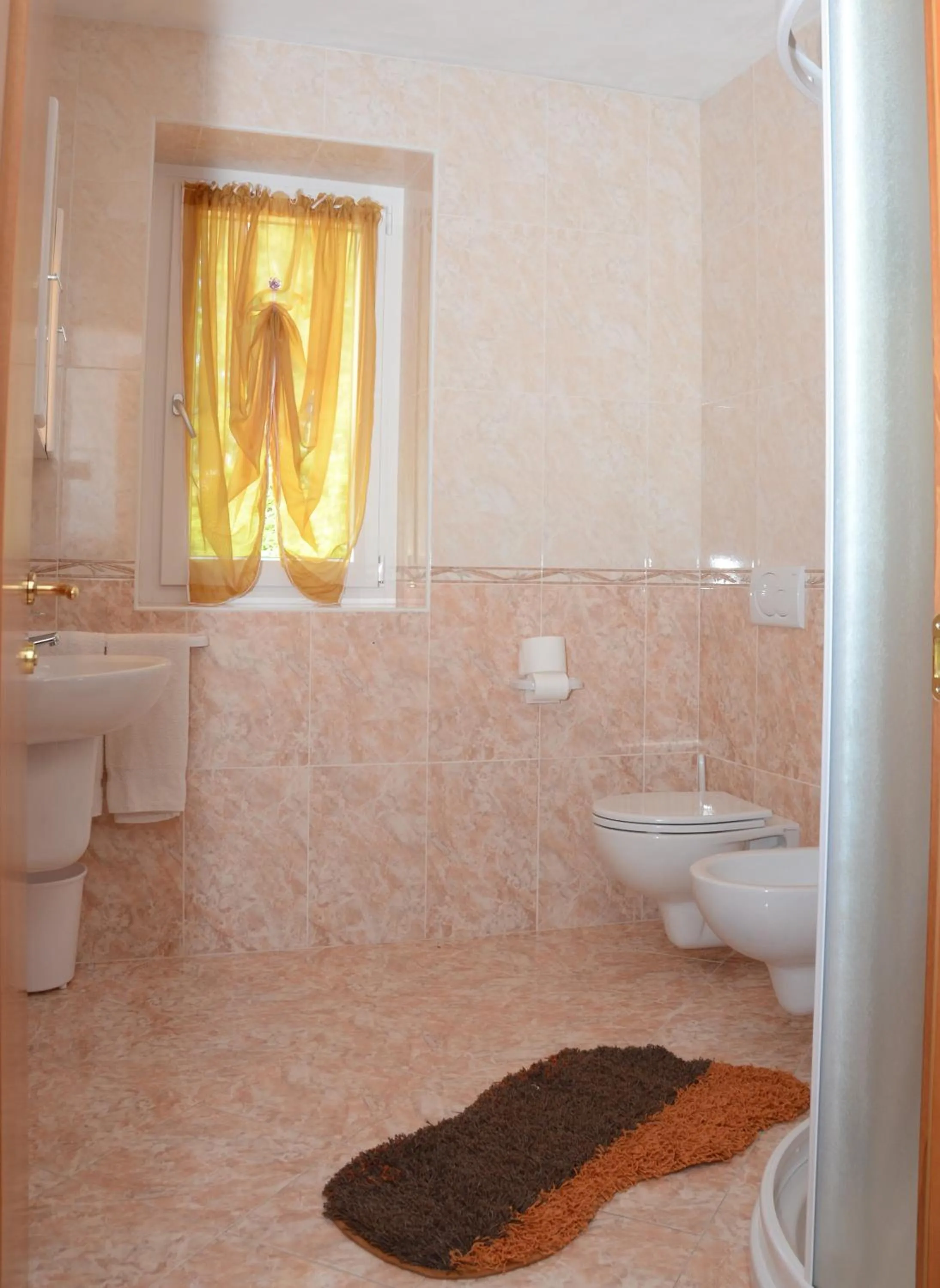 Bathroom in Hotel La Roccia