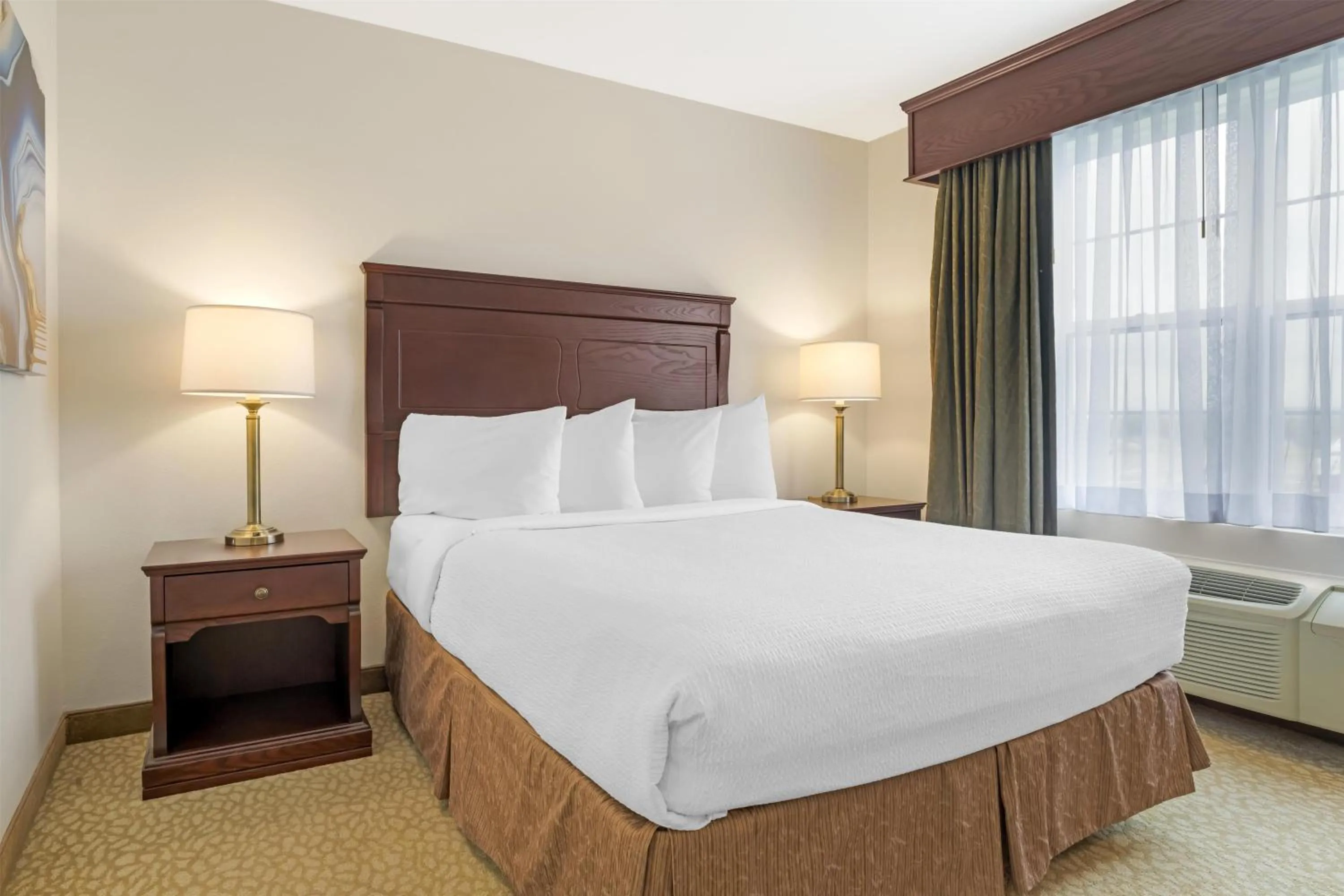 Bedroom, Bed in Best Western Plus Grand-Sault Hotel & Suites