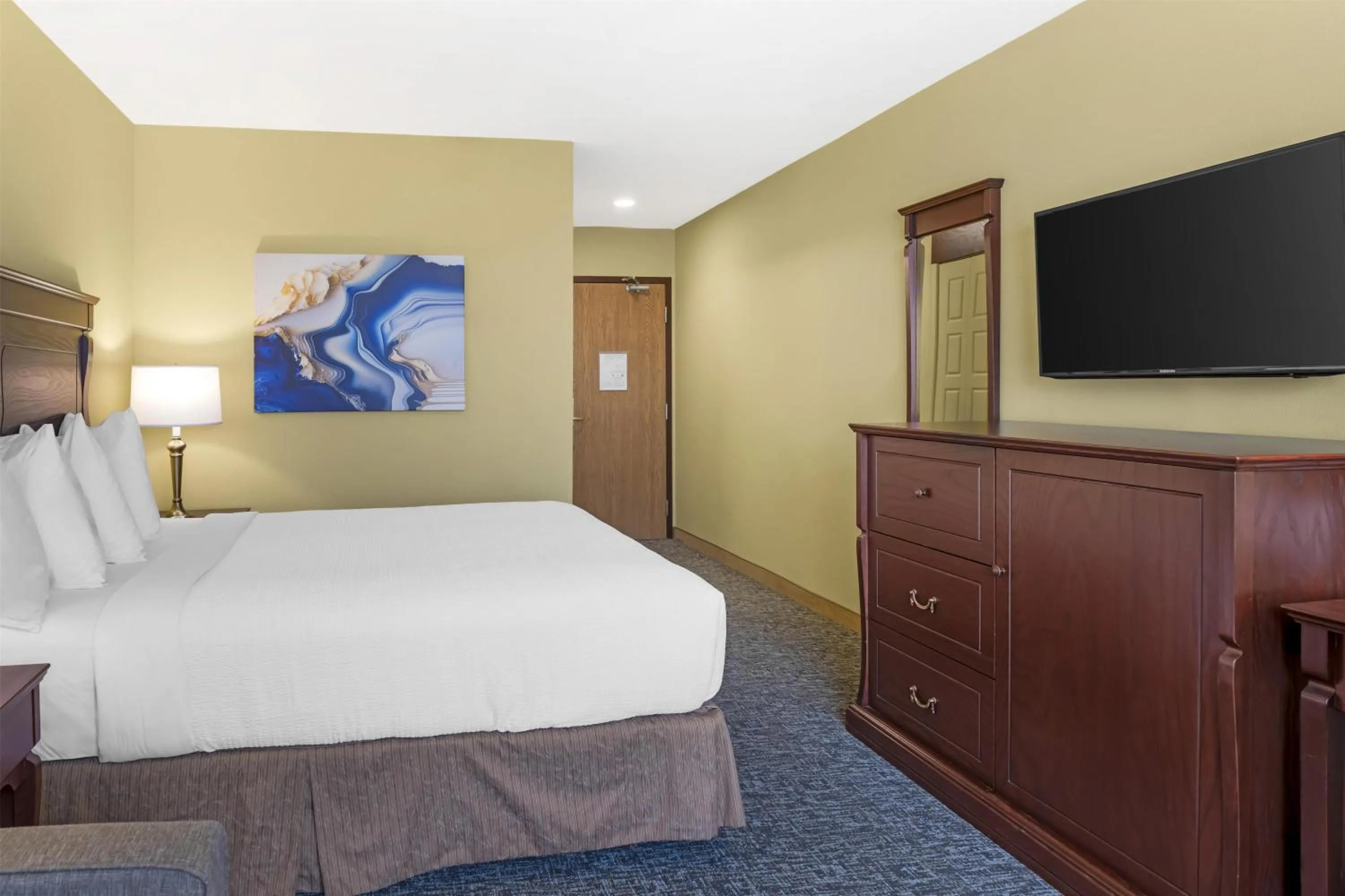 Bedroom, Bed in Best Western Plus Grand-Sault Hotel & Suites