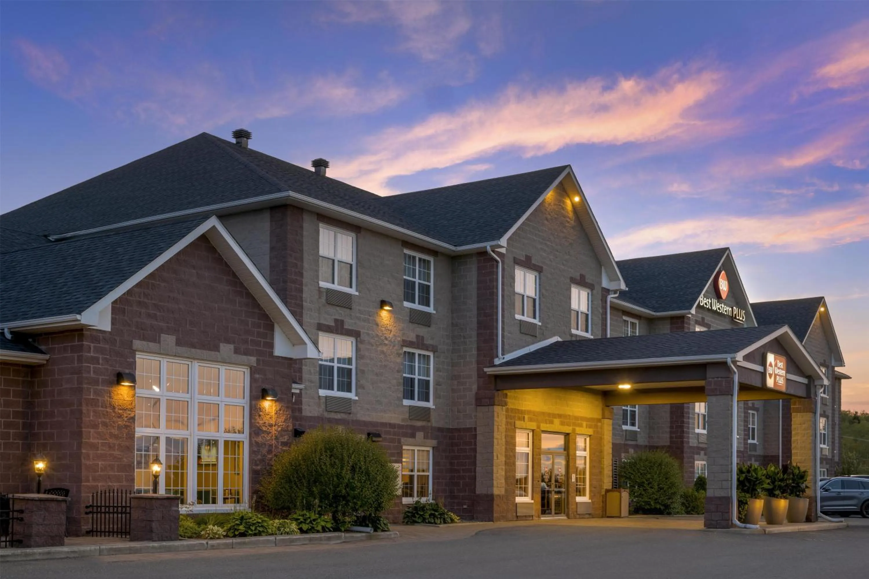 Property building in Best Western Plus Grand-Sault Hotel & Suites