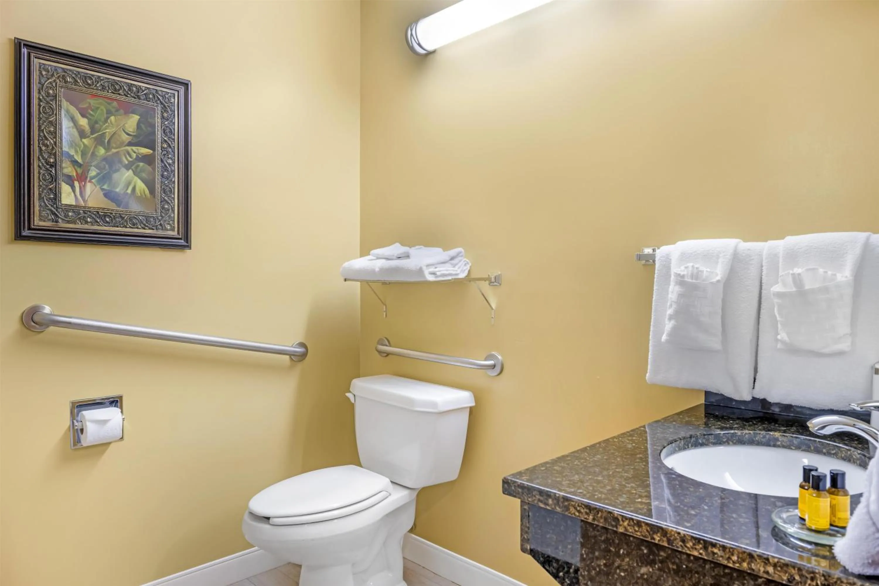 Bathroom in Best Western Plus Grand-Sault Hotel & Suites